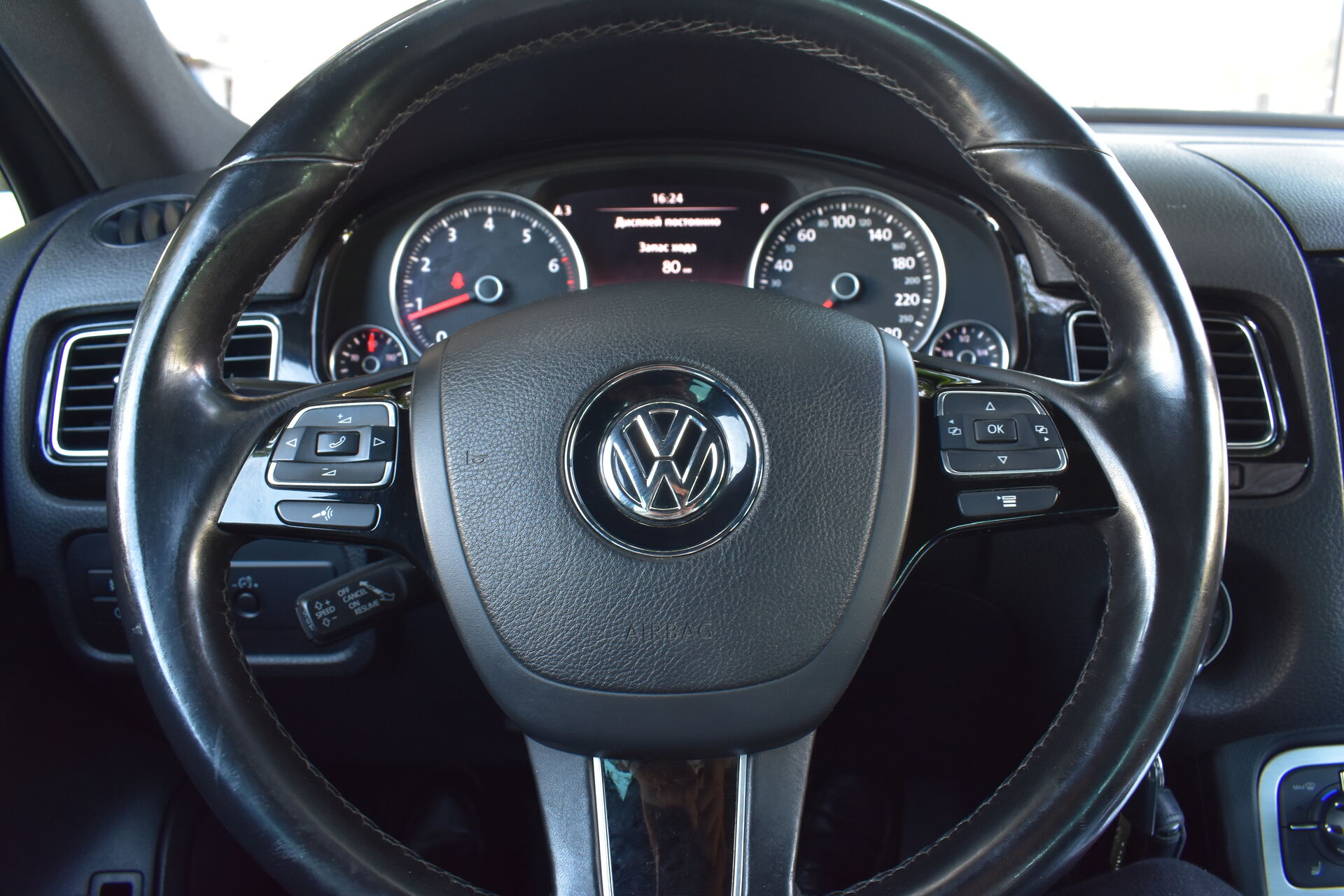 Volkswagen Touareg, II 3.6 AT (249 л.с.) 4WD 2011