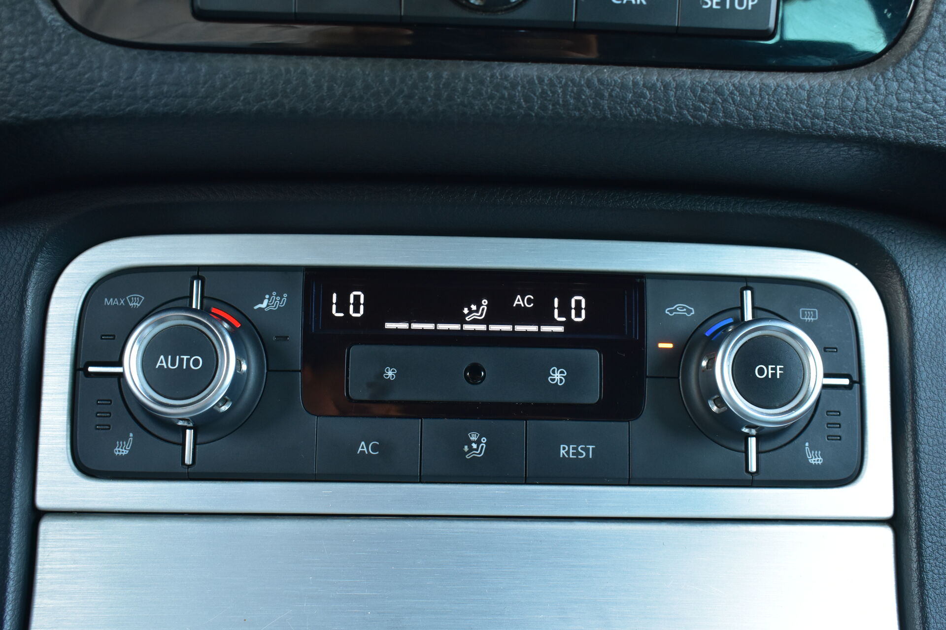 Volkswagen Touareg, II 3.6 AT (249 л.с.) 4WD 2011