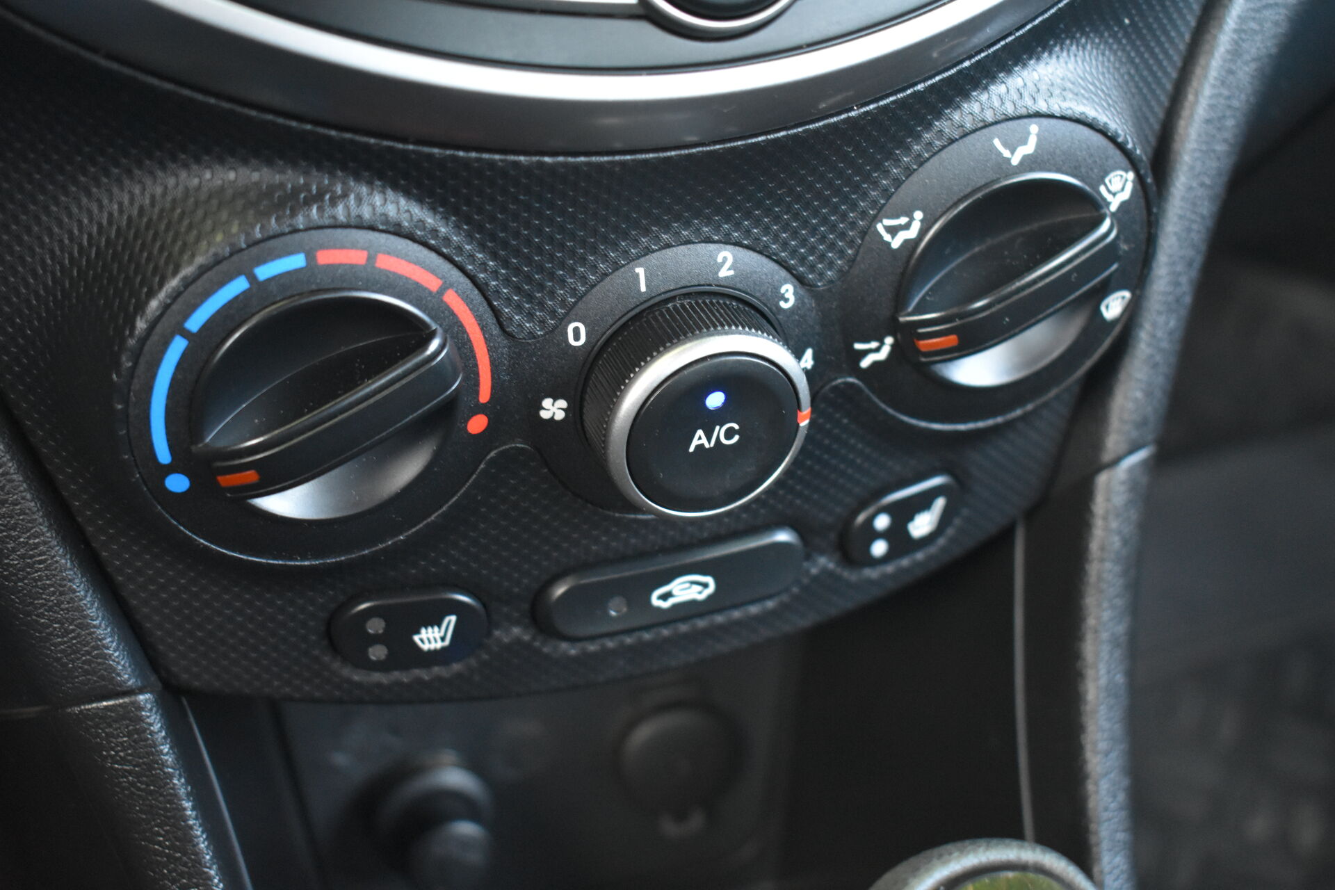 Hyundai Solaris, I Рестайлинг 1.6 AT (123 л.с.) 2014