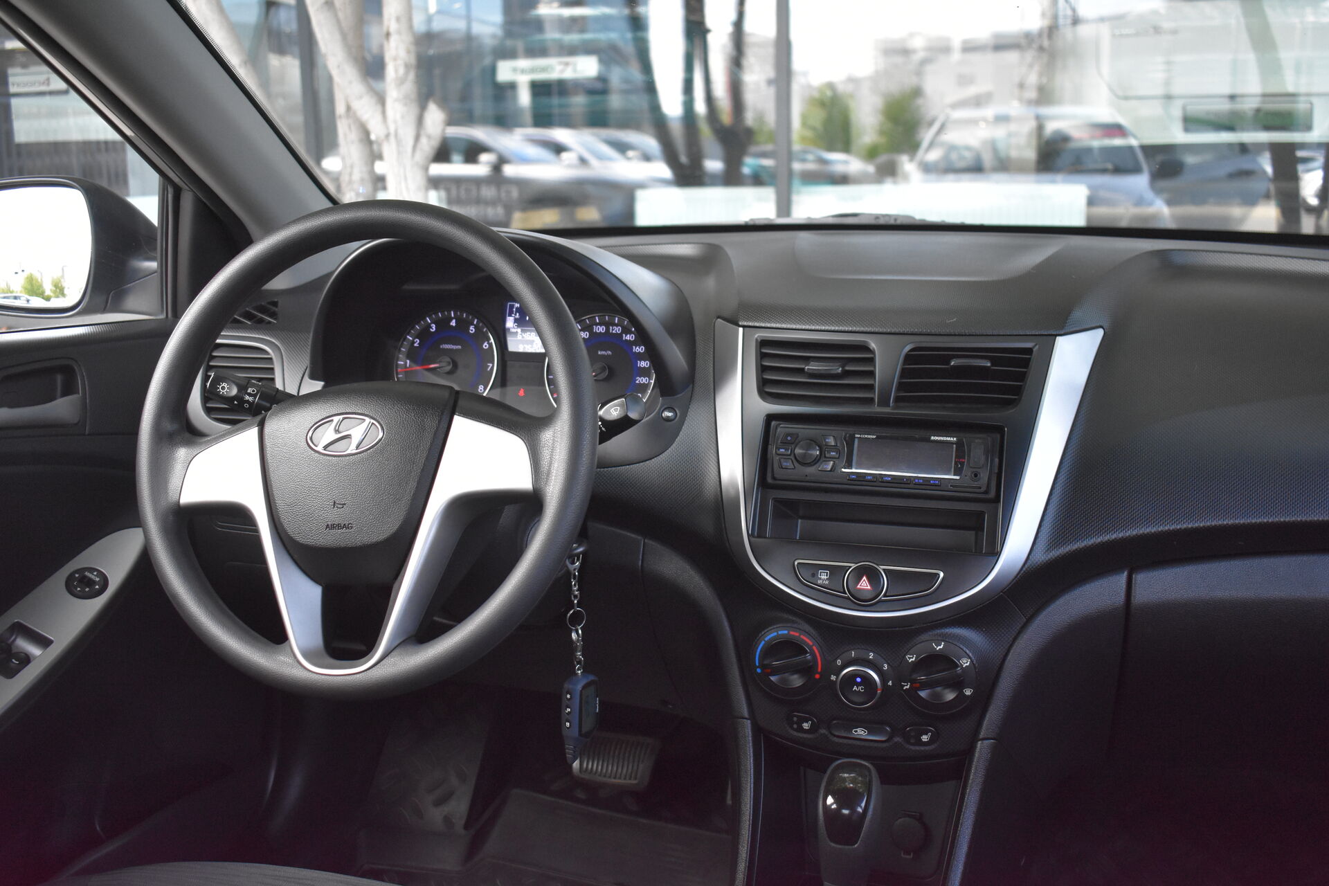 Hyundai Solaris, I Рестайлинг 1.6 AT (123 л.с.) 2014