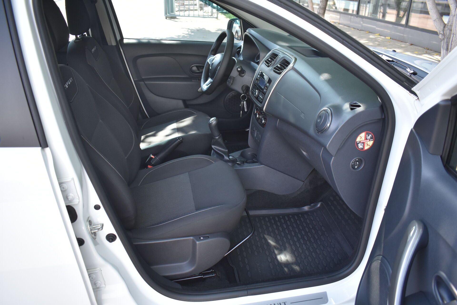 Renault Sandero, II Рестайлинг 1.6 MT (82 л.с.) 2019