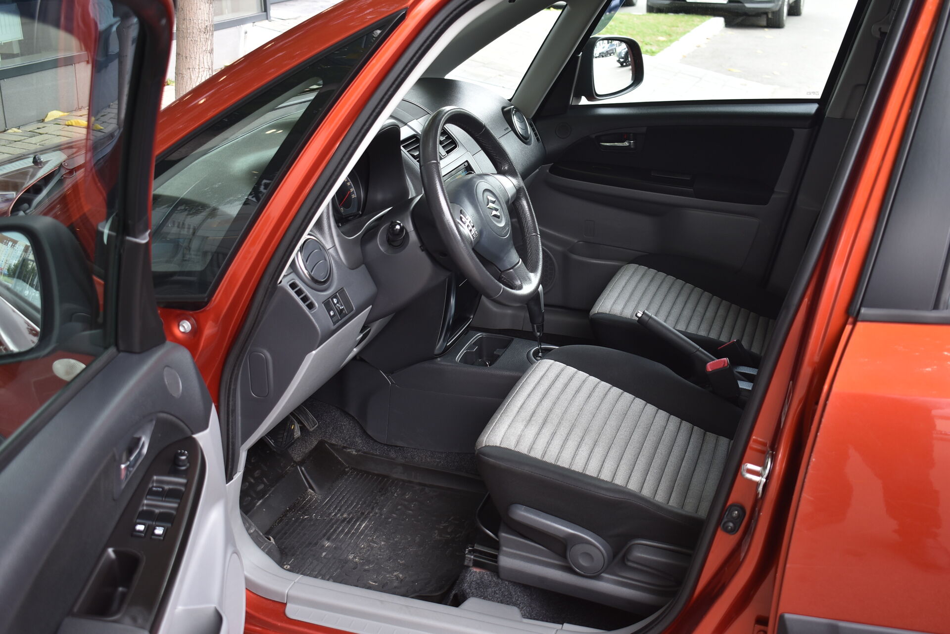 Suzuki SX4, I (Classic) Рестайлинг 1.6 AT (112 л.с.) 2011