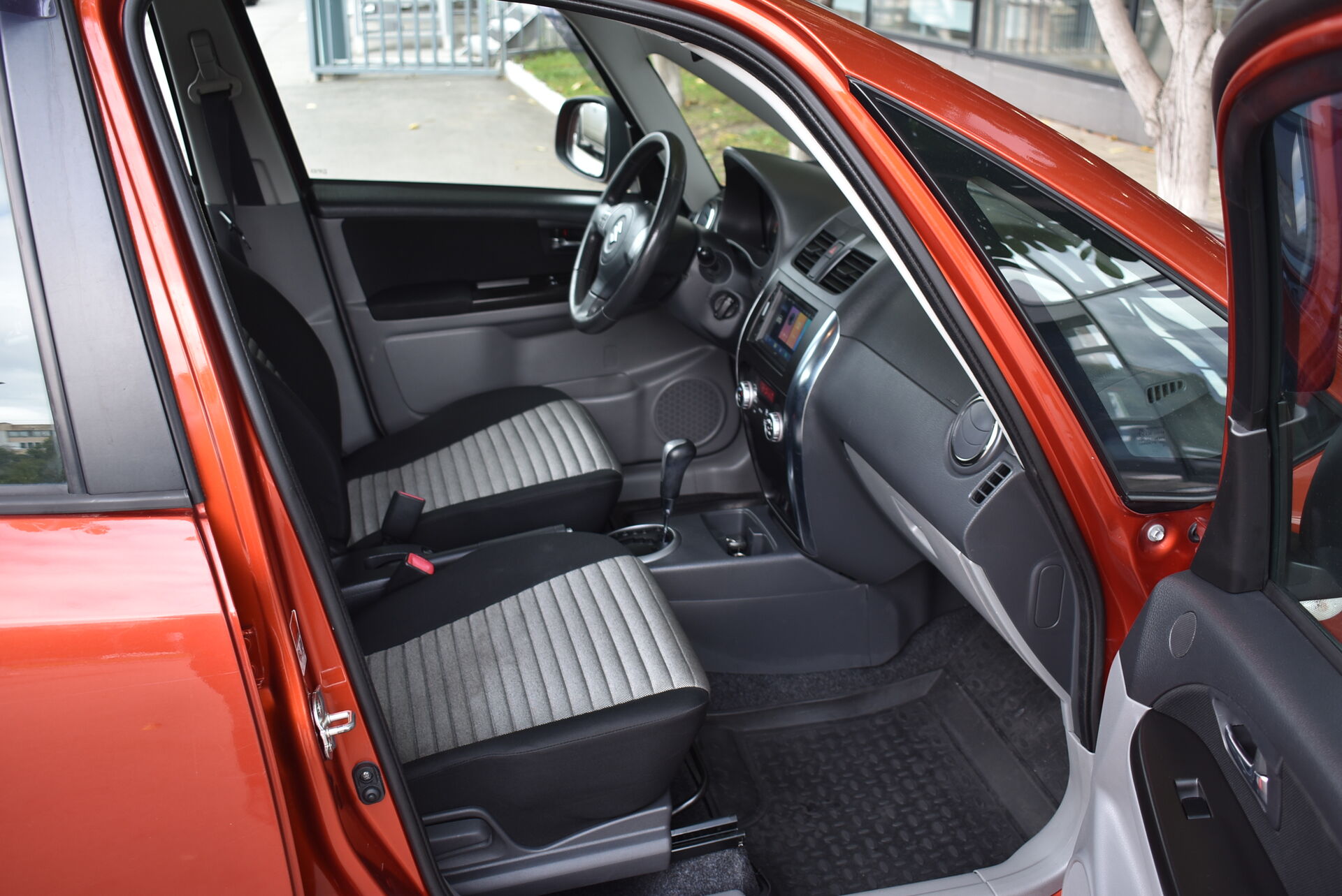 Suzuki SX4, I (Classic) Рестайлинг 1.6 AT (112 л.с.) 2011