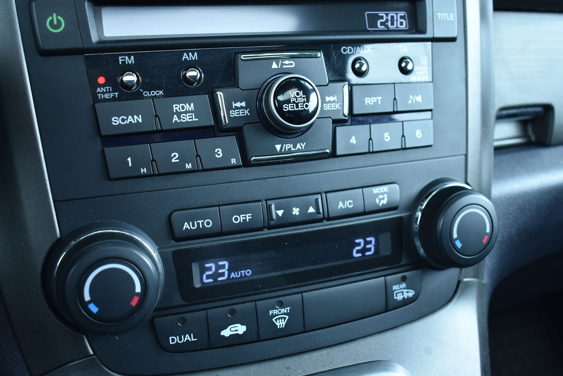 Honda CR-V, III Рестайлинг 2.4 AT (166 л.с.) 4WD 2012