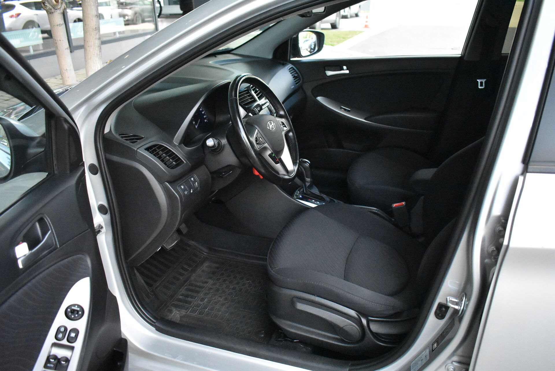 Hyundai Solaris, I Рестайлинг 1.6 AT (123 л.с.) 2016