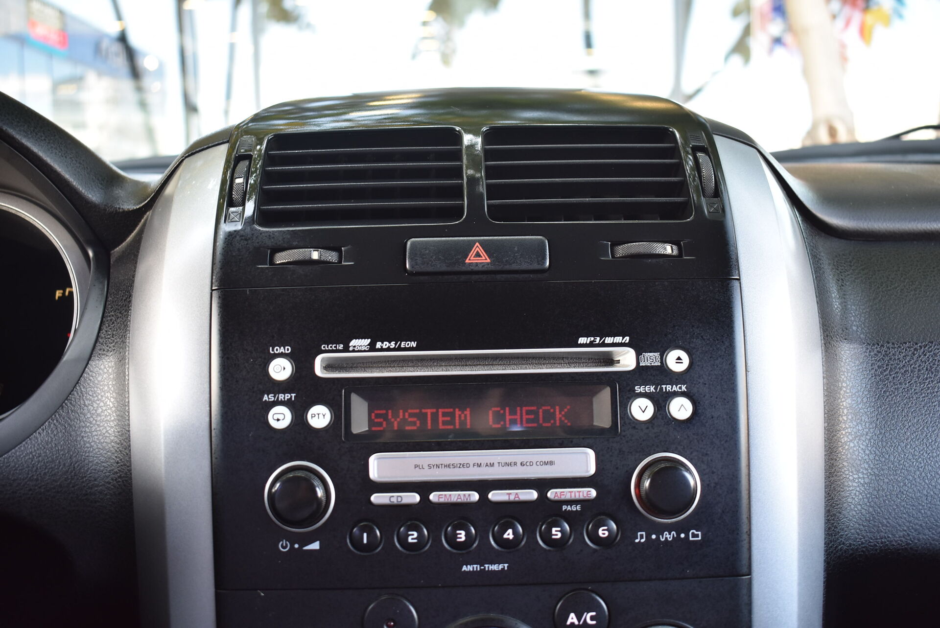 Suzuki Grand Vitara, II Рестайлинг 2.4 AT (169 л.с.) 4WD 2011