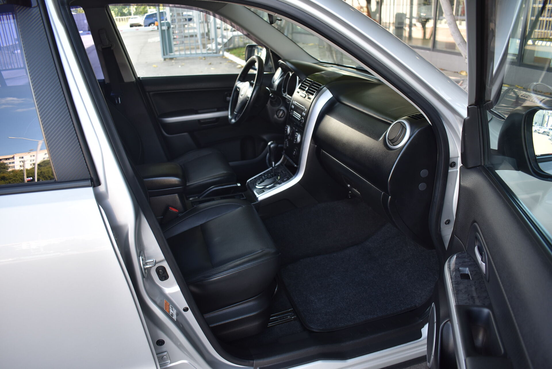 Suzuki Grand Vitara, II Рестайлинг 2.4 AT (169 л.с.) 4WD 2011