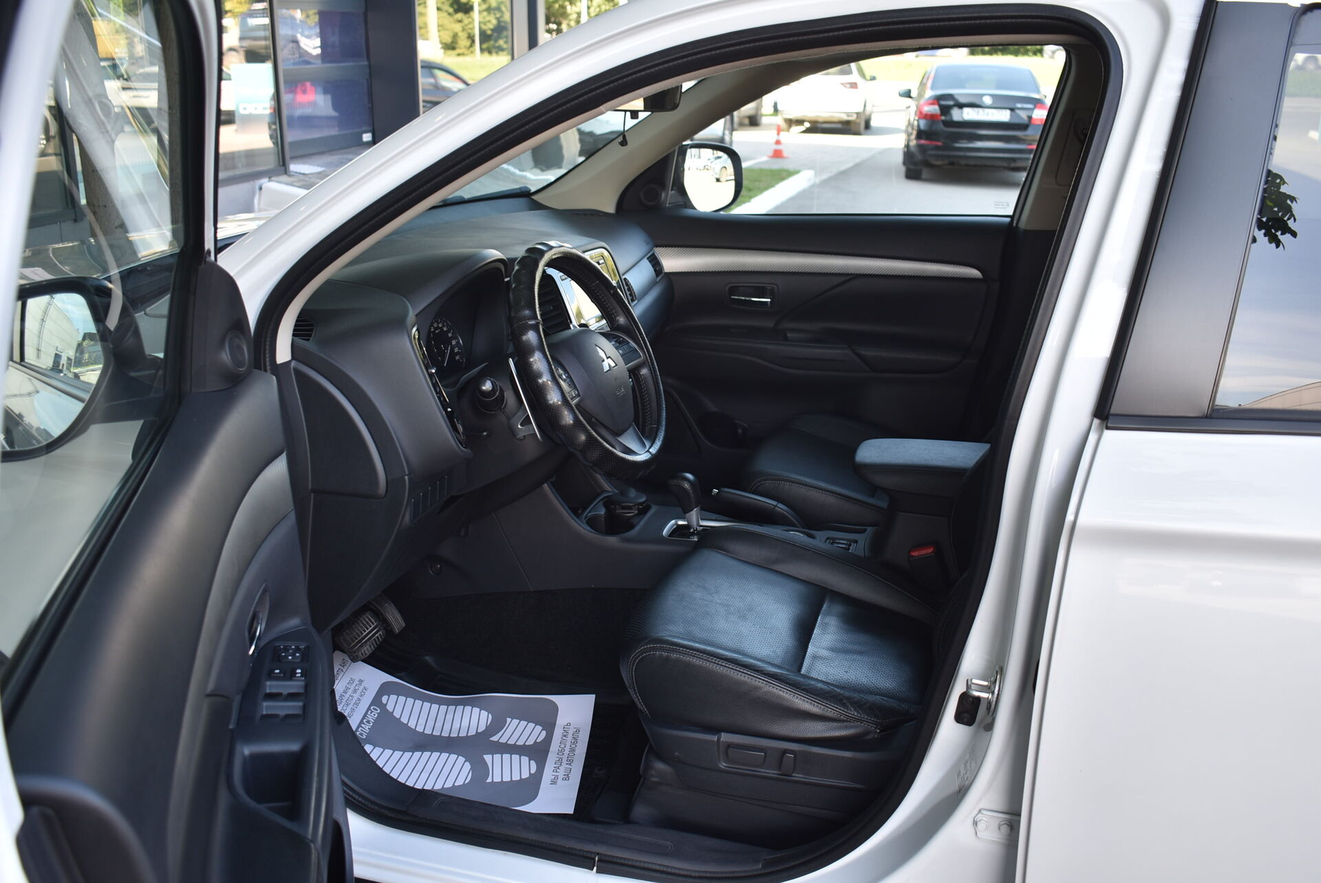 Mitsubishi Outlander, III 2.4 CVT (167 л.с.) 4WD 2013