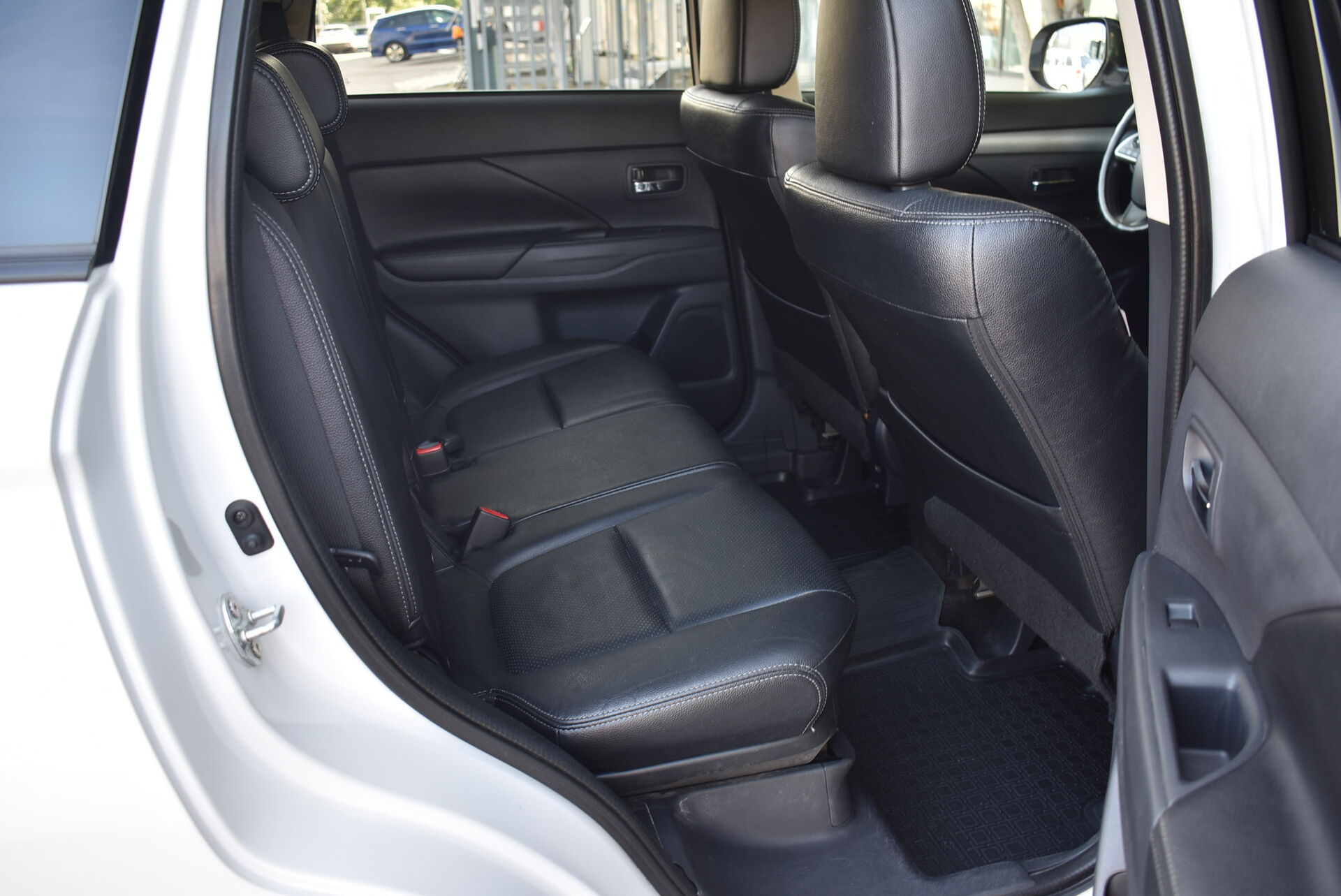 Mitsubishi Outlander, III 2.4 CVT (167 л.с.) 4WD 2013