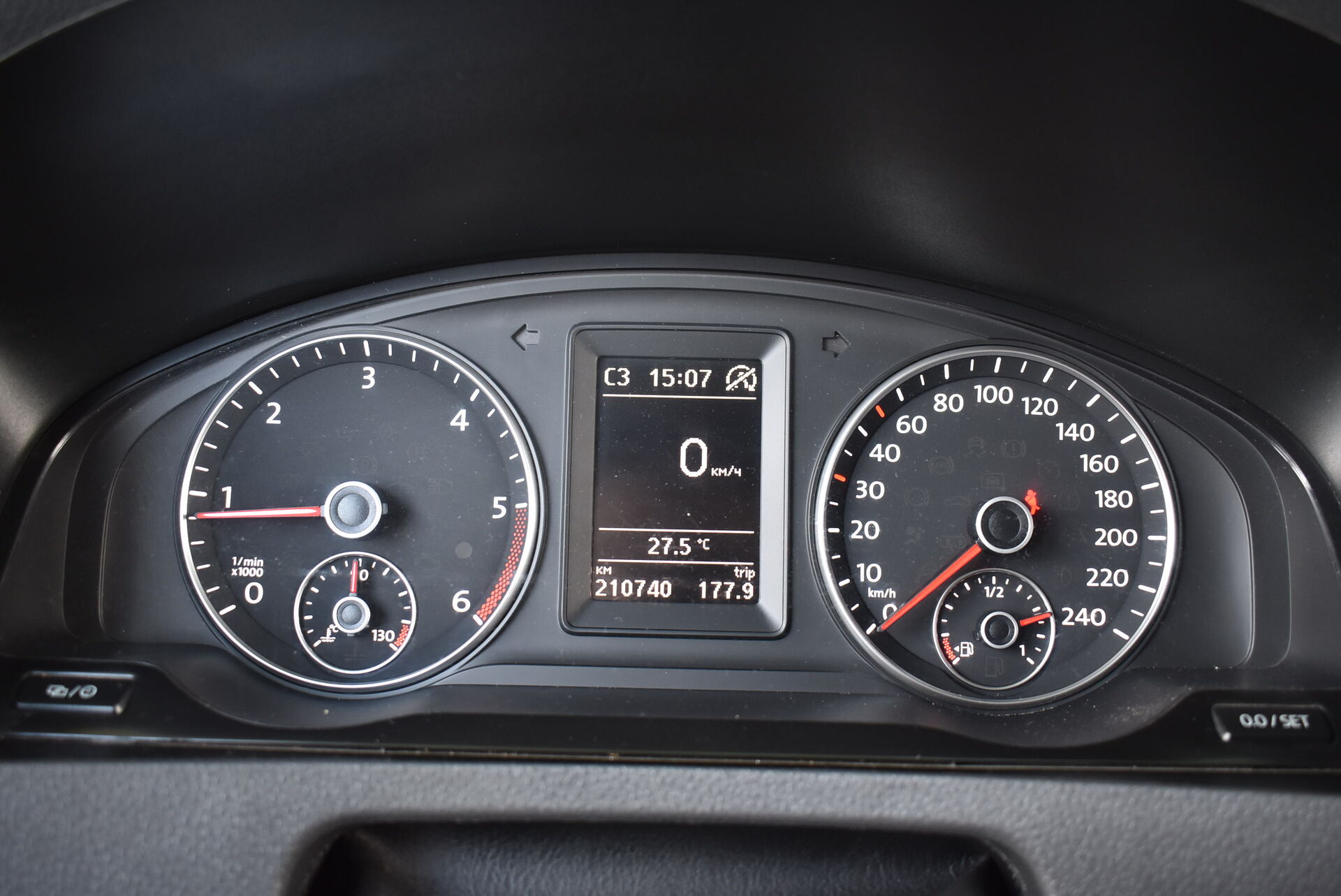 Volkswagen Caravelle, T5 Рестайлинг 2.0d AMT (180 л.с.) 4WD 2012