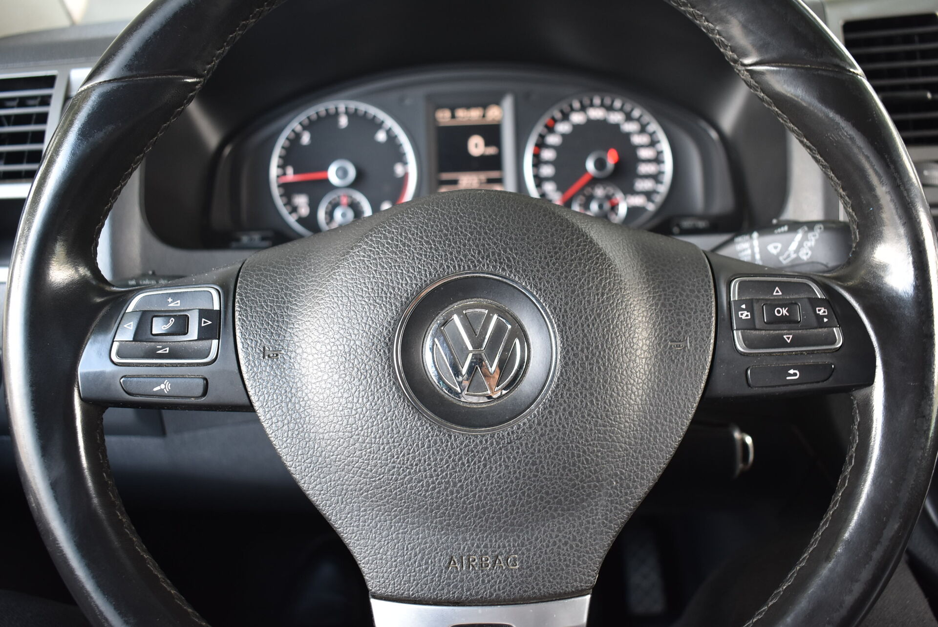 Volkswagen Caravelle, T5 Рестайлинг 2.0d AMT (180 л.с.) 4WD 2012