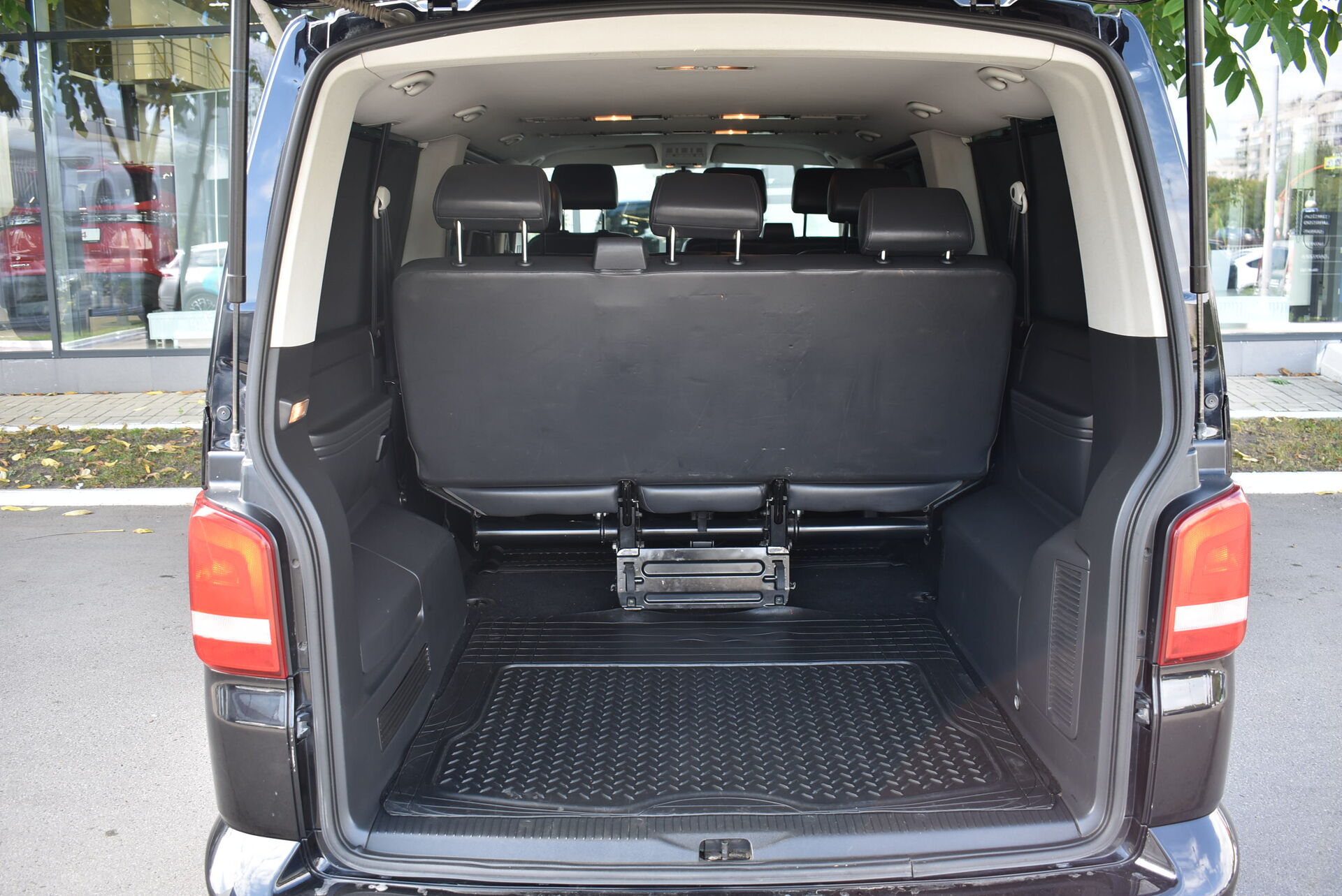 Volkswagen Caravelle, T5 Рестайлинг 2.0d AMT (180 л.с.) 4WD 2012