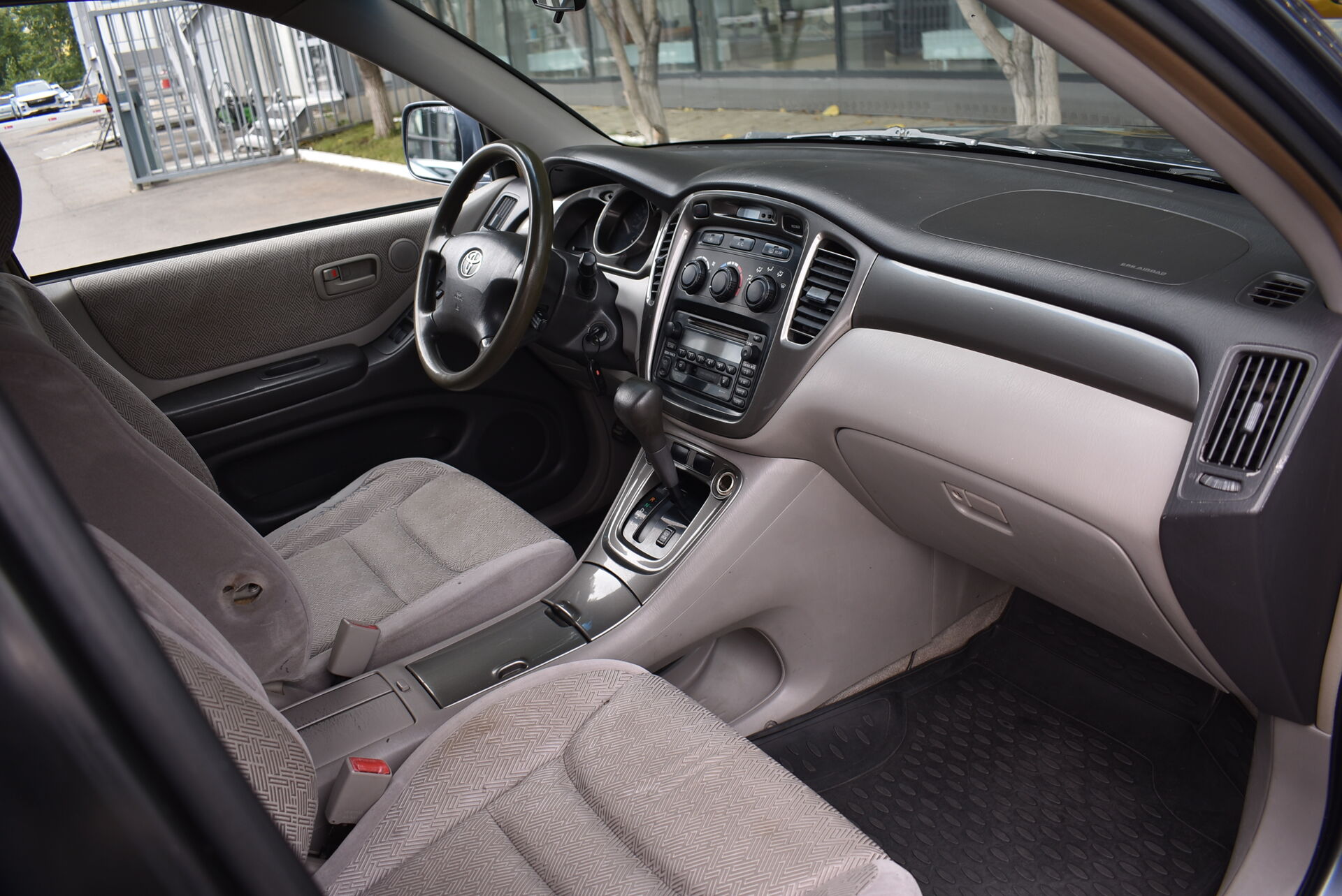 Toyota Highlander, I (U20) Рестайлинг 2.4 AT (157 л.с.) 4WD 2003