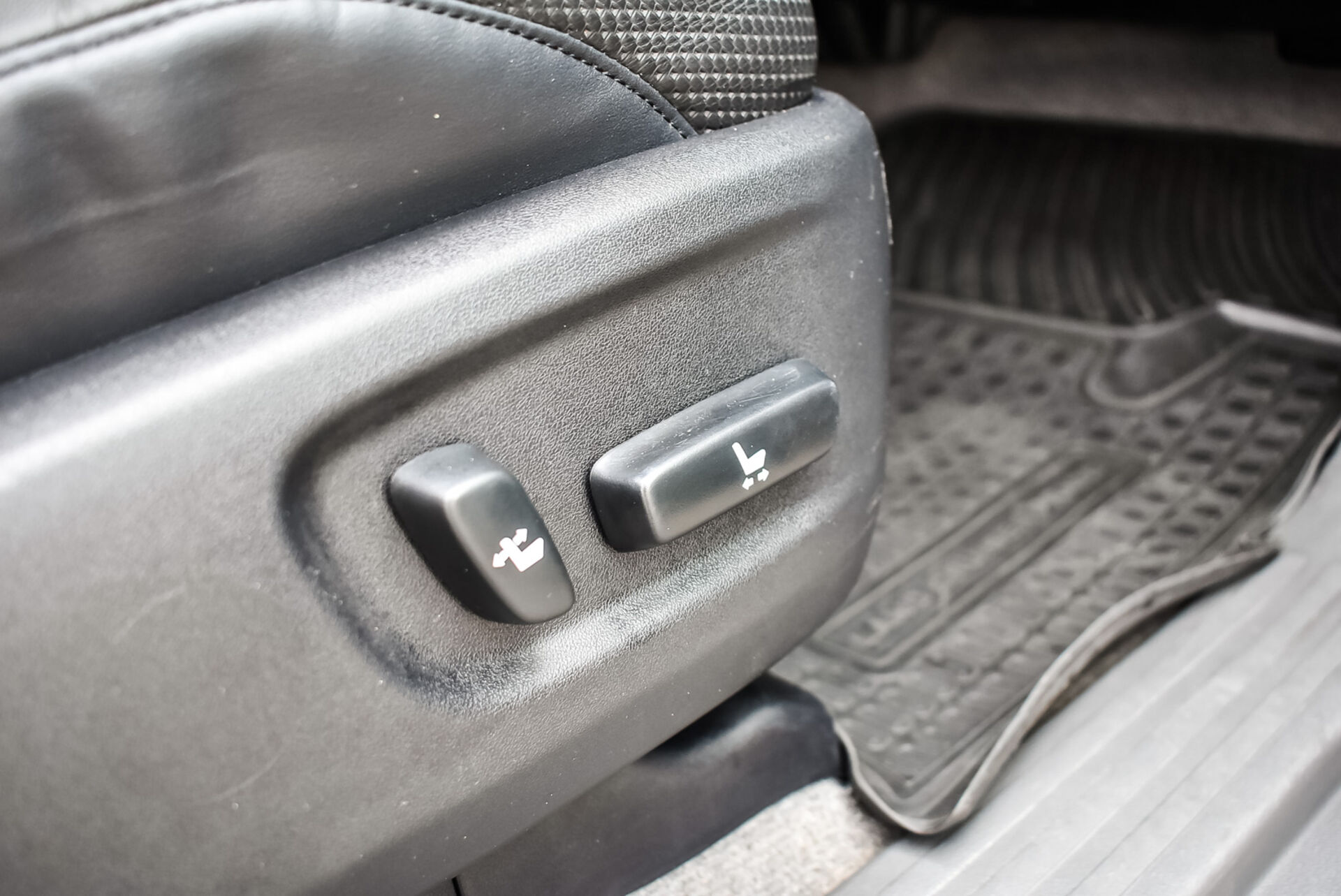 Toyota Land Cruiser Prado, 150 Series 4.0 AT (282 л.с.) 4WD 2013