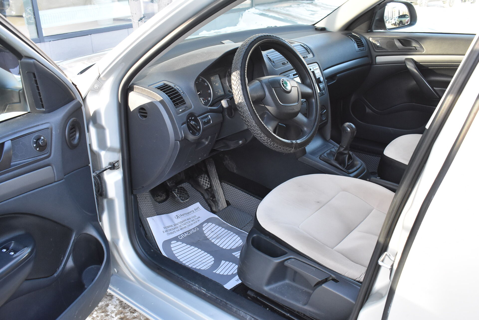 Skoda Octavia, II (A5) Рестайлинг 1.6 MT (102 л.с.) 2012