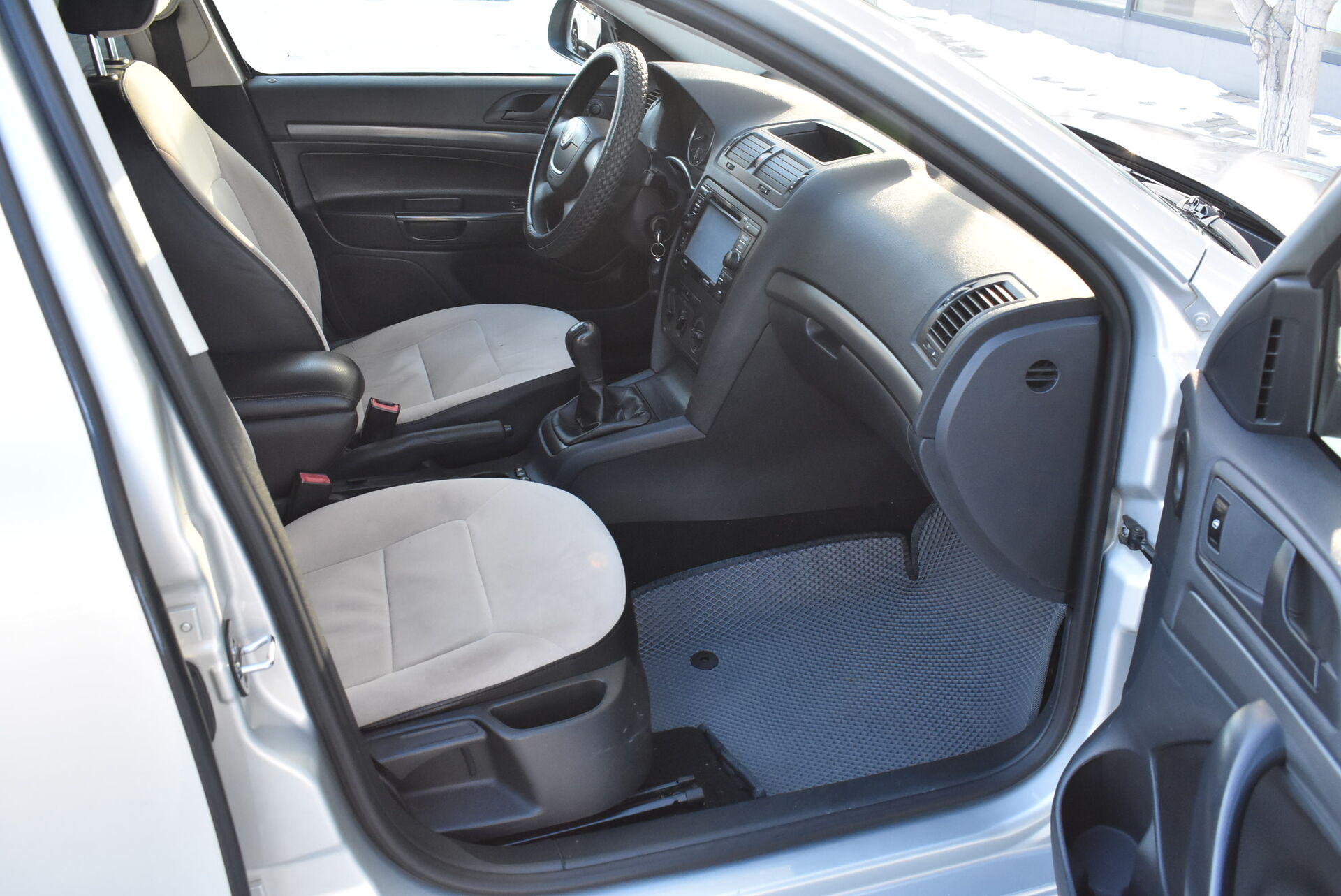 Skoda Octavia, II (A5) Рестайлинг 1.6 MT (102 л.с.) 2012