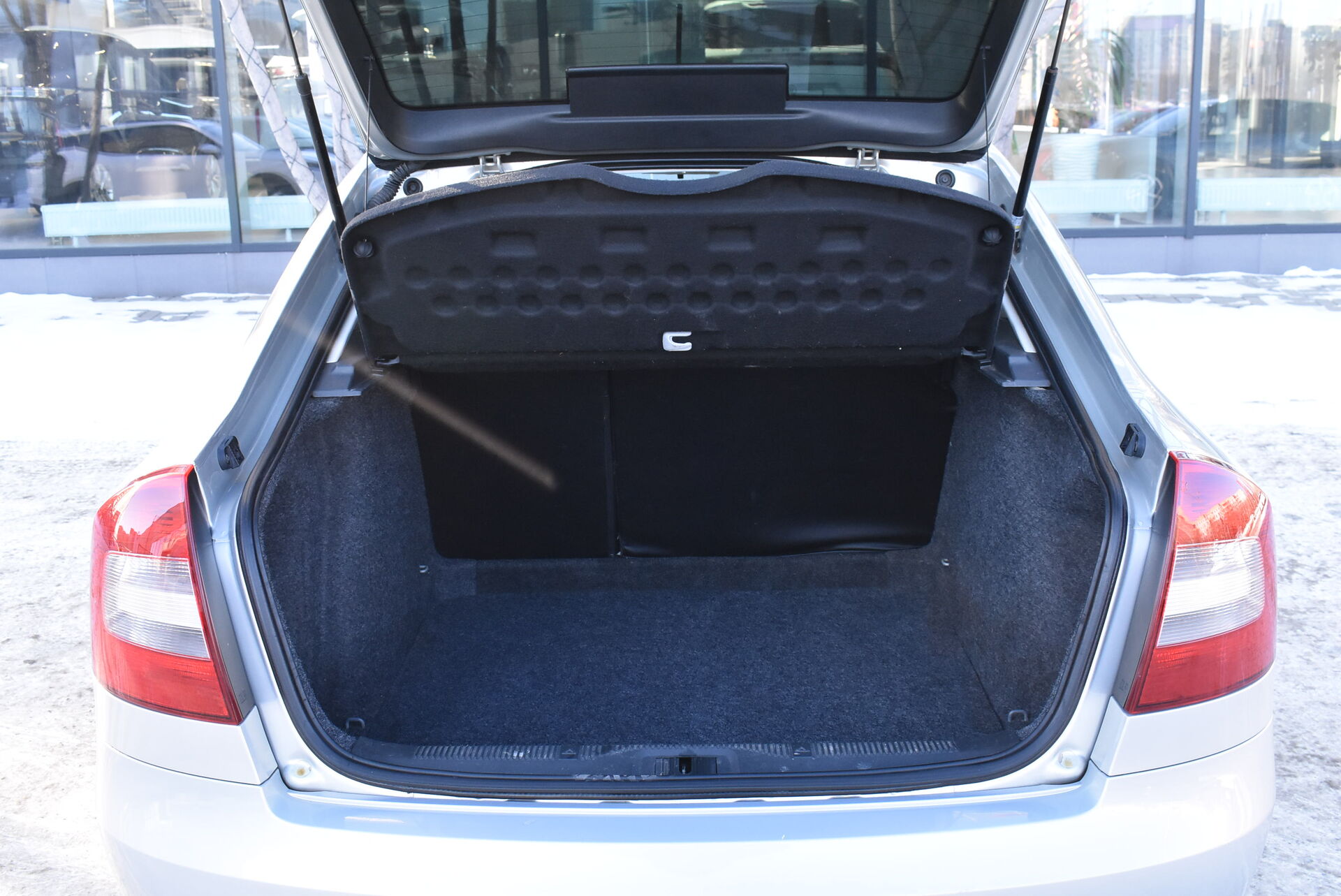 Skoda Octavia, II (A5) Рестайлинг 1.6 MT (102 л.с.) 2012