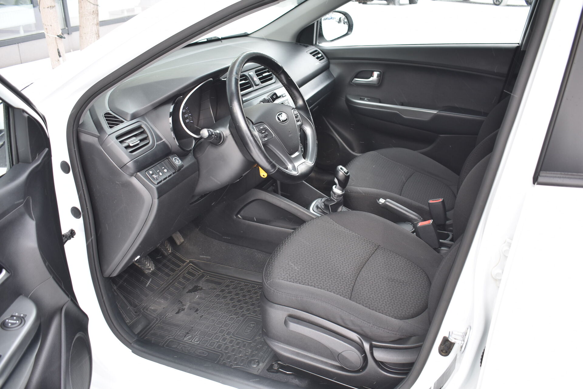 Kia Rio, III Рестайлинг 1.6 MT (123 л.с.) 2015