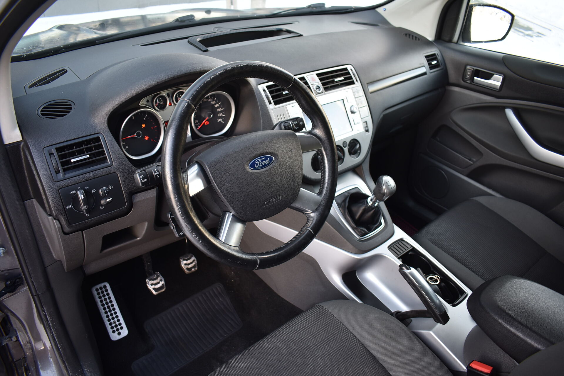 Ford Kuga, II 2.0d MT (140 л.с.) 2012