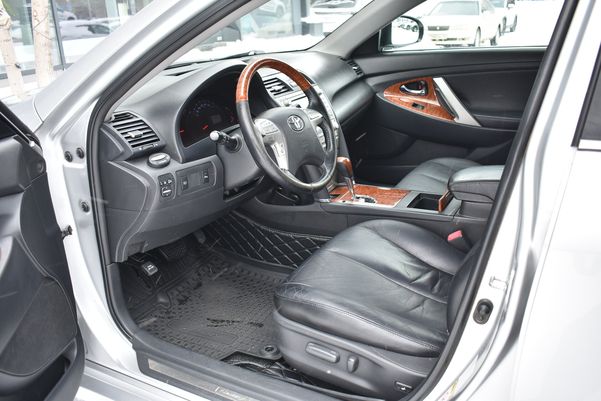 Toyota Camry, VI (XV40) Рестайлинг 3.5 AT (277 л.с.) 2011