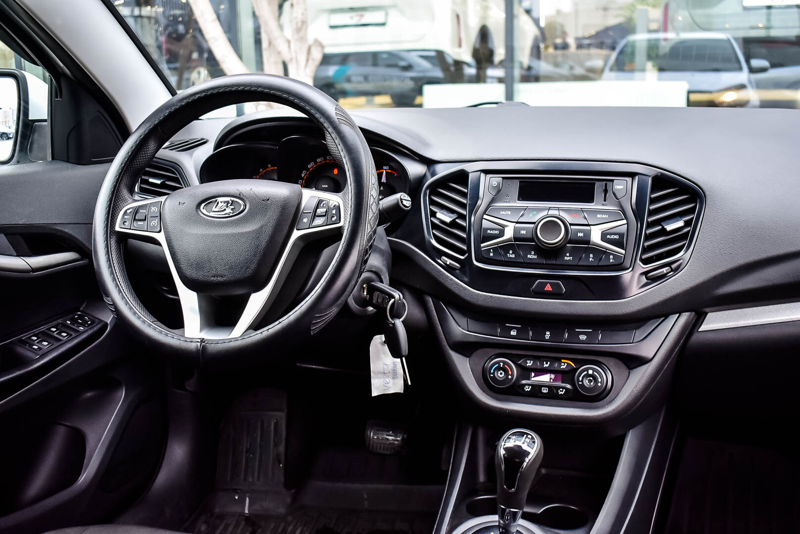 Lada (ВАЗ) Vesta, I 1.8 AMT (122 л.с.) 2018