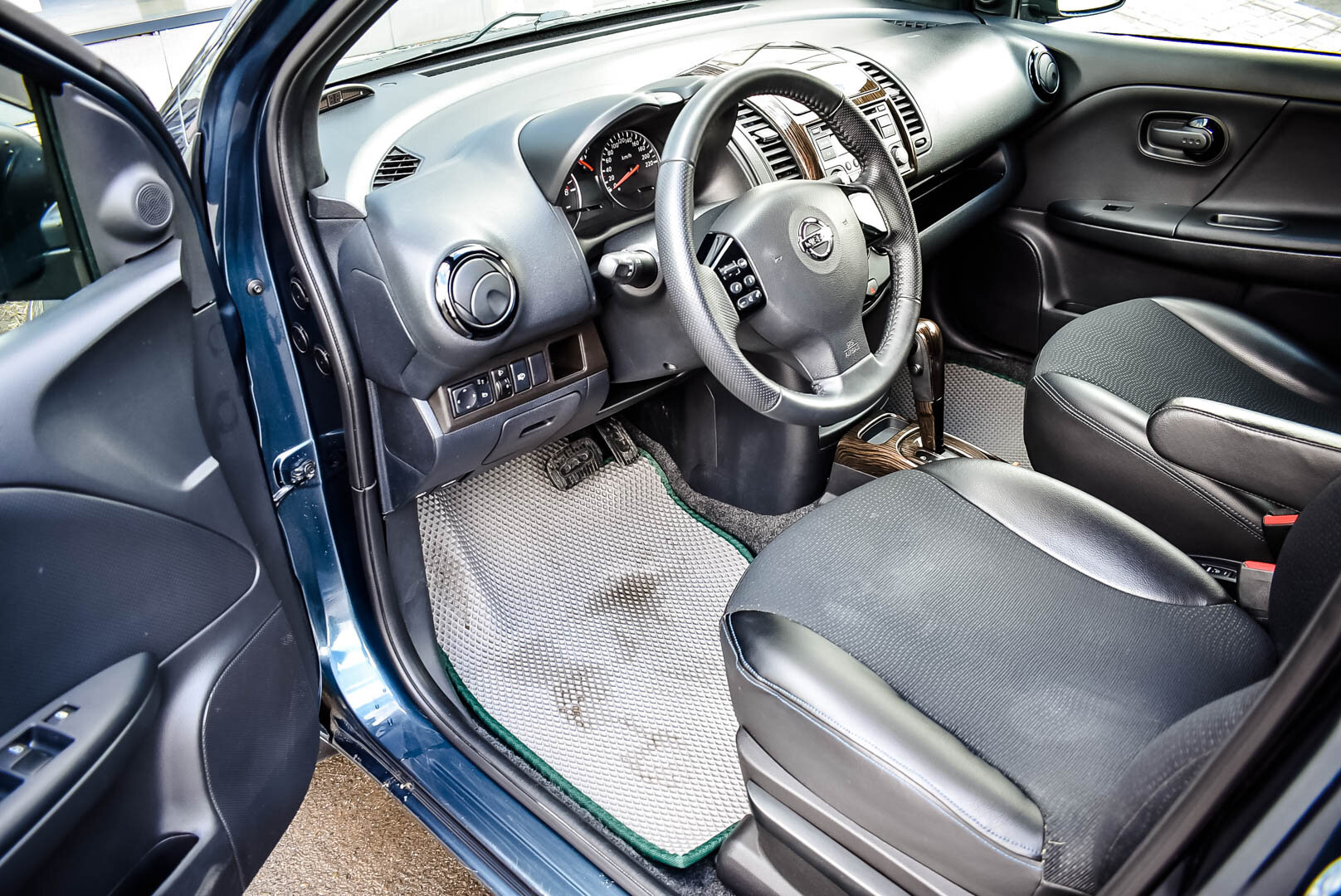 Nissan Note, I Рестайлинг 1.6 AT (110 л.с.) 2012