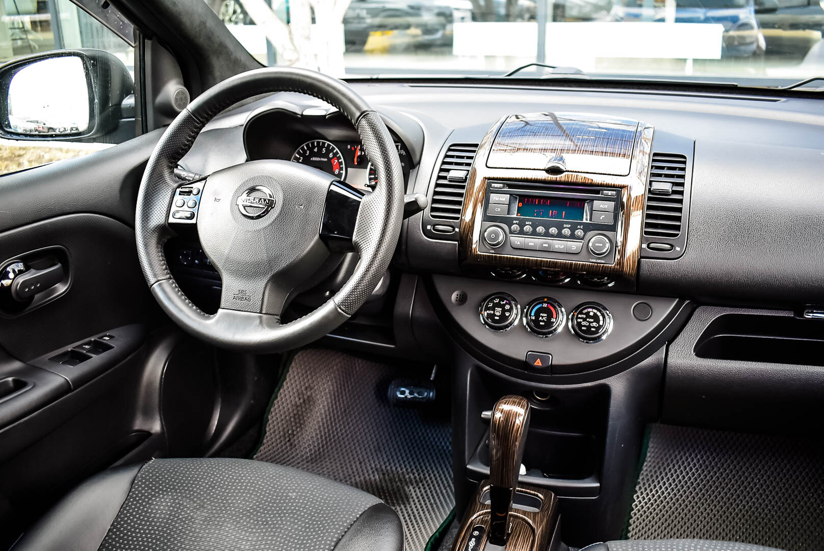 Nissan Note, I Рестайлинг 1.6 AT (110 л.с.) 2012