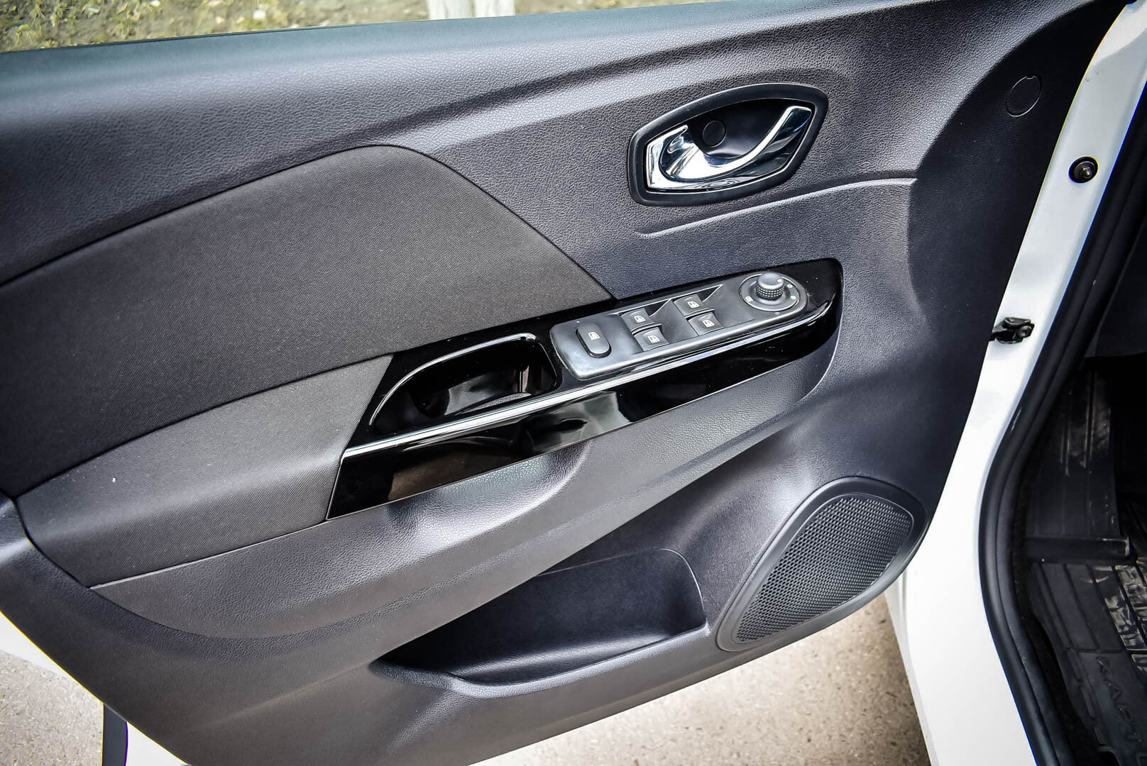 Renault Kaptur, I 2.0 AT (143 л.с.) 4WD 2017