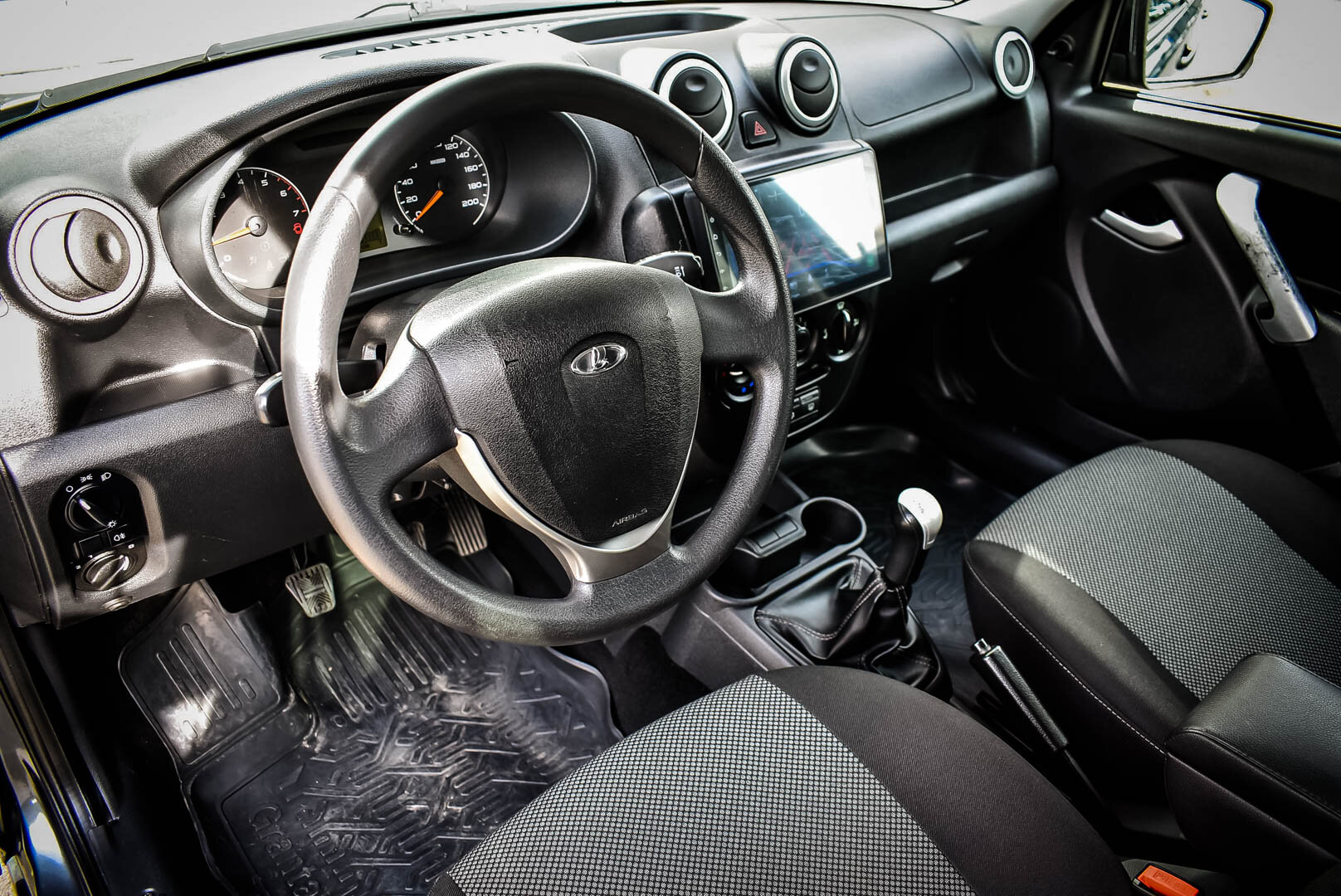 Lada (ВАЗ) Granta, I Рестайлинг 1.6 MT (87 л.с.) 2018