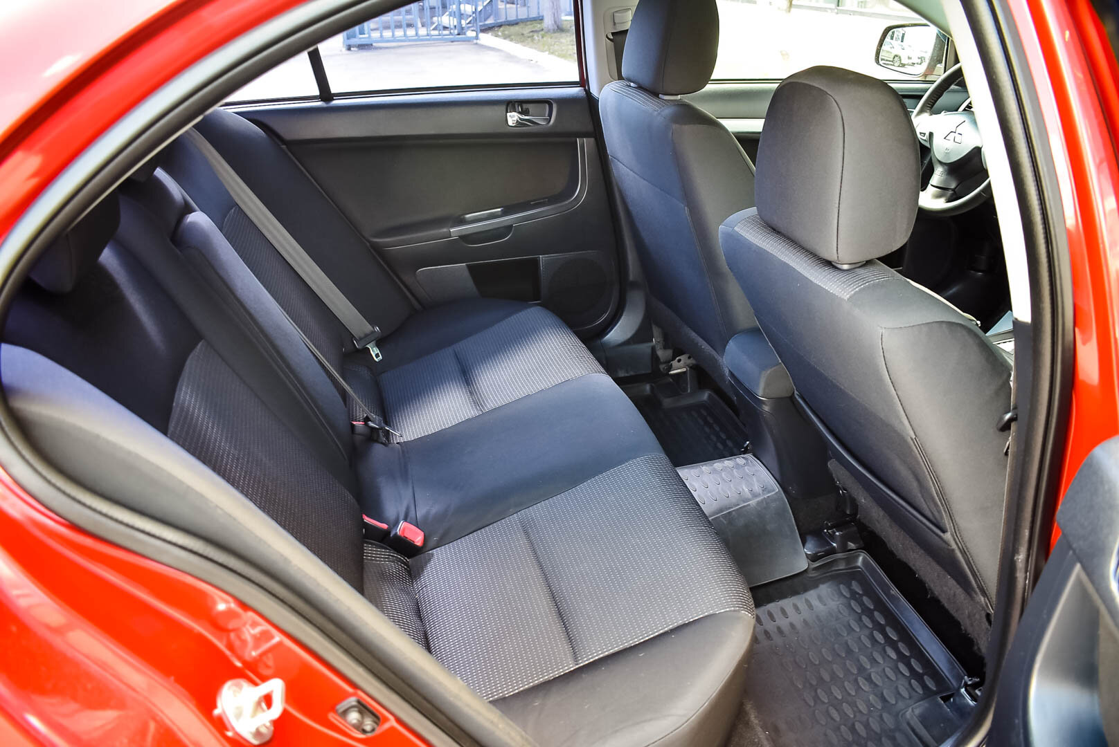 Mitsubishi Lancer, X Рестайлинг 1.5 AT (109 л.с.) 2011