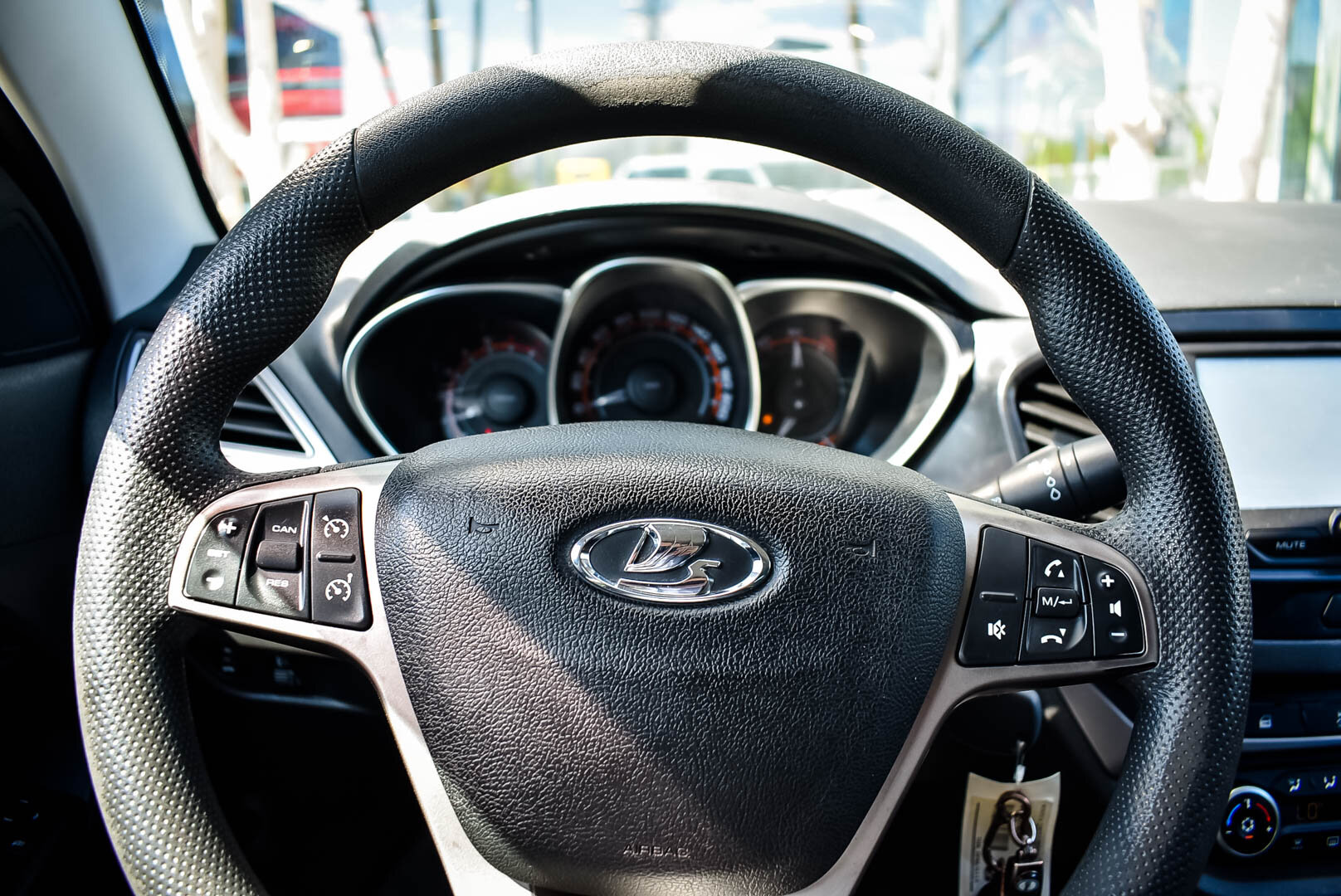 Lada (ВАЗ) Vesta, I 1.8 AMT (122 л.с.) 2017