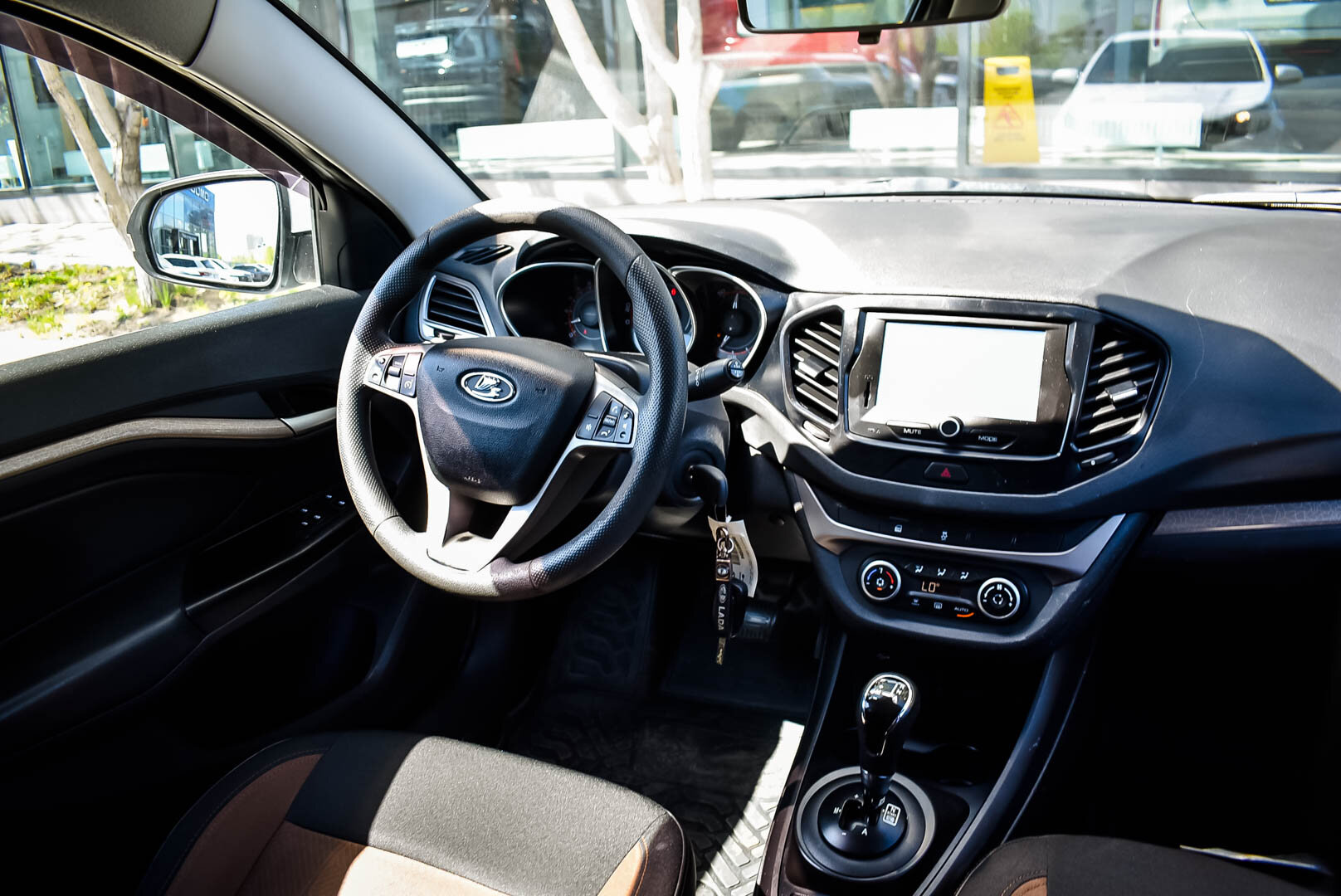 Lada (ВАЗ) Vesta, I 1.8 AMT (122 л.с.) 2017