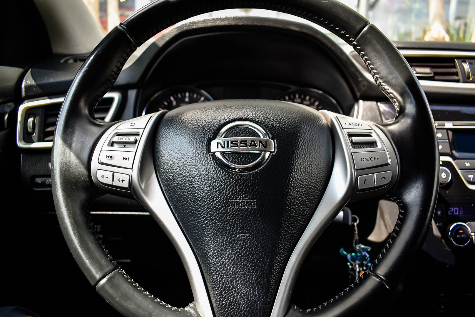 Nissan Qashqai, II 2.0 CVT (144 л.с.) 4WD 2014
