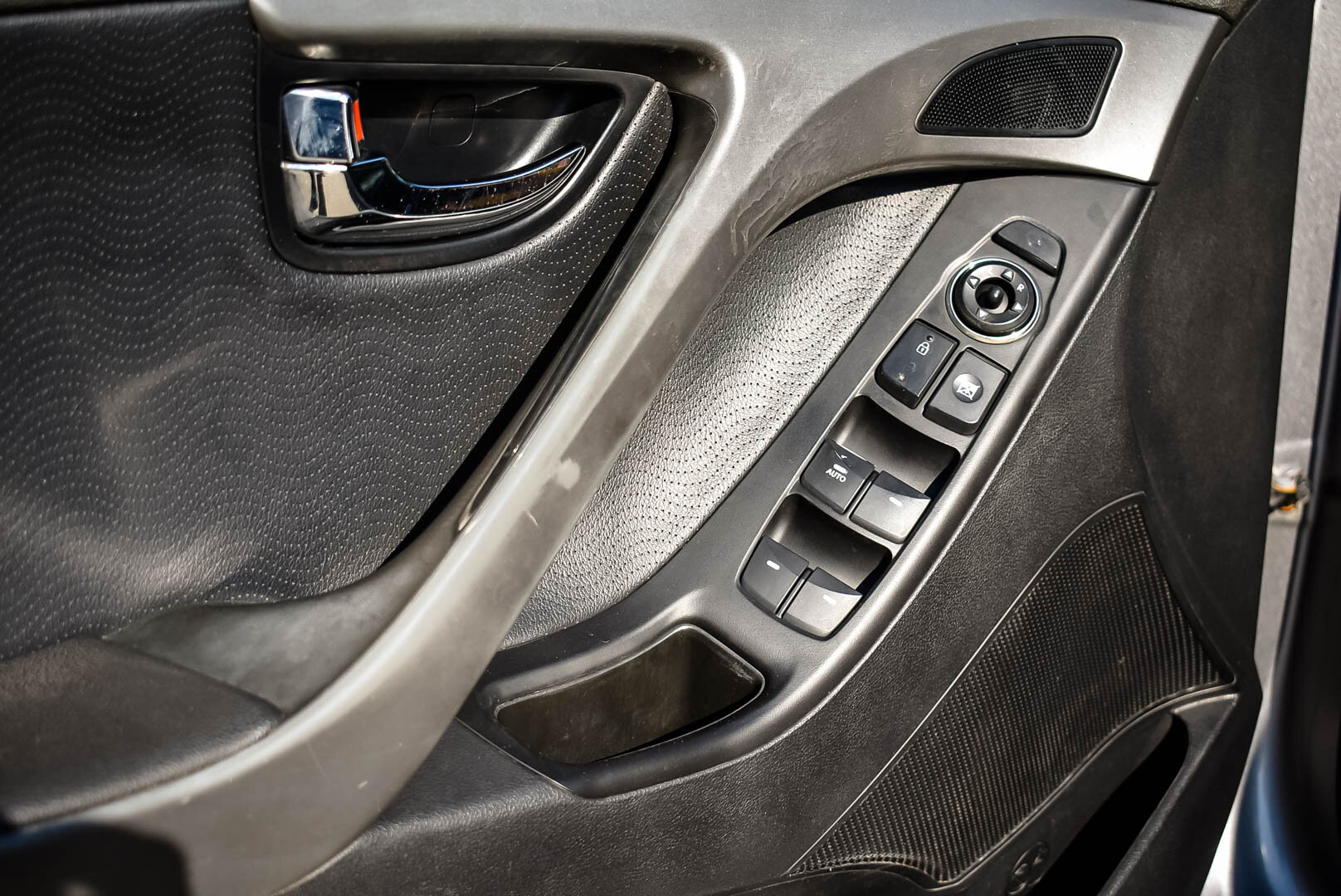 Hyundai Avante, V 1.6 AT (140 л.с.) 2011