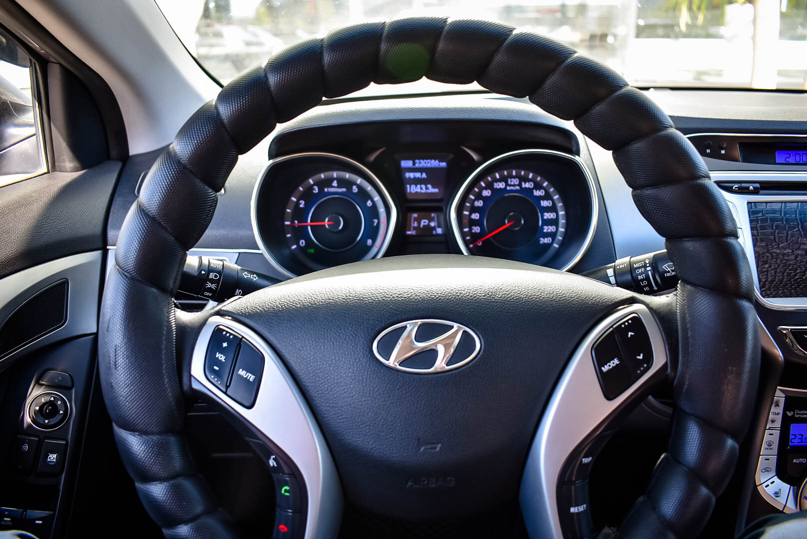 Hyundai Avante, V 1.6 AT (140 л.с.) 2011
