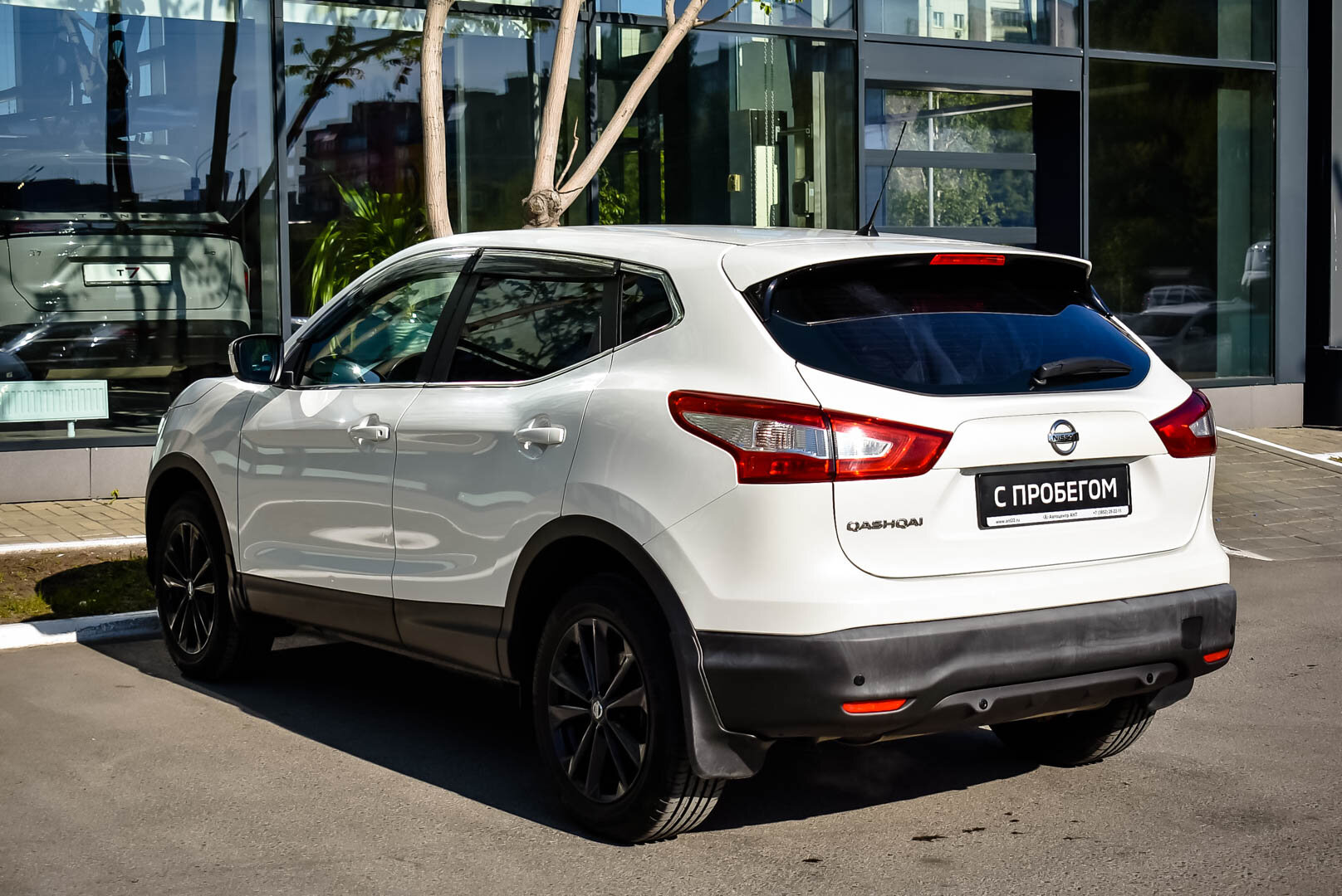 Nissan Qashqai, II 2.0 CVT (144 л.с.) 4WD 2014