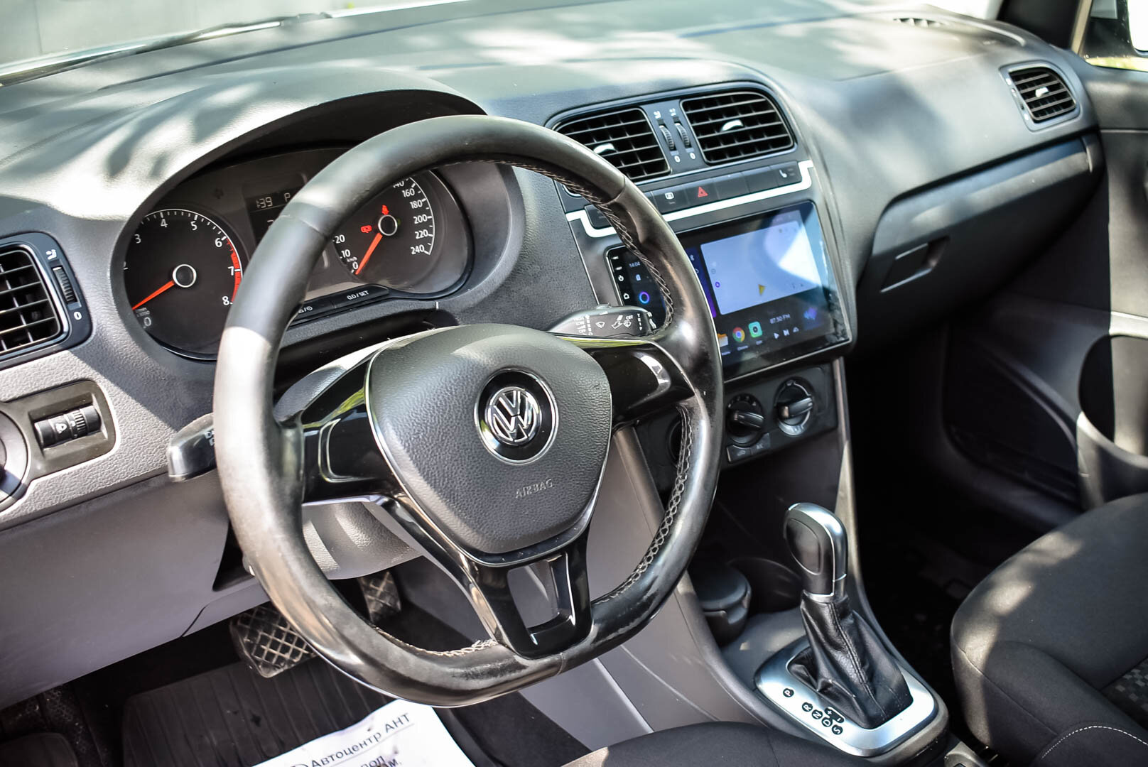 Volkswagen Polo, V Рестайлинг 1.6 AT (110 л.с.) 2016