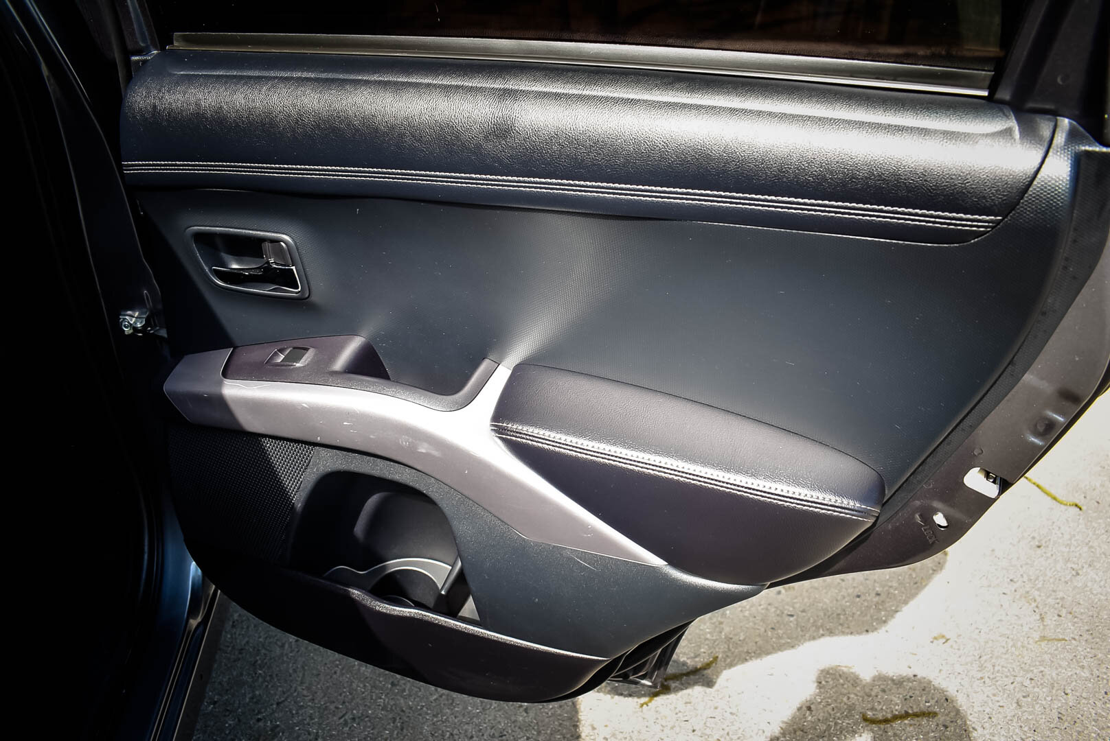 Mitsubishi Outlander, II Рестайлинг 2.4 CVT (170 л.с.) 4WD 2012