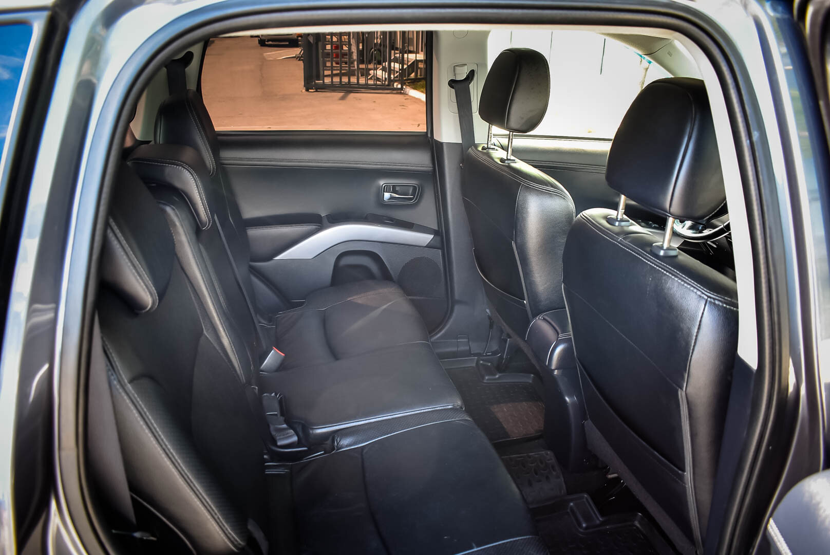 Mitsubishi Outlander, II Рестайлинг 2.4 CVT (170 л.с.) 4WD 2012