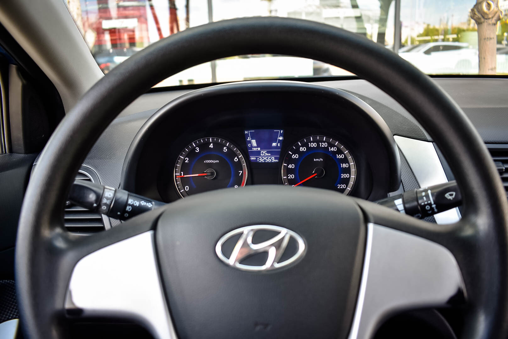 Hyundai Solaris, I 1.6 MT (123 л.с.) 2012