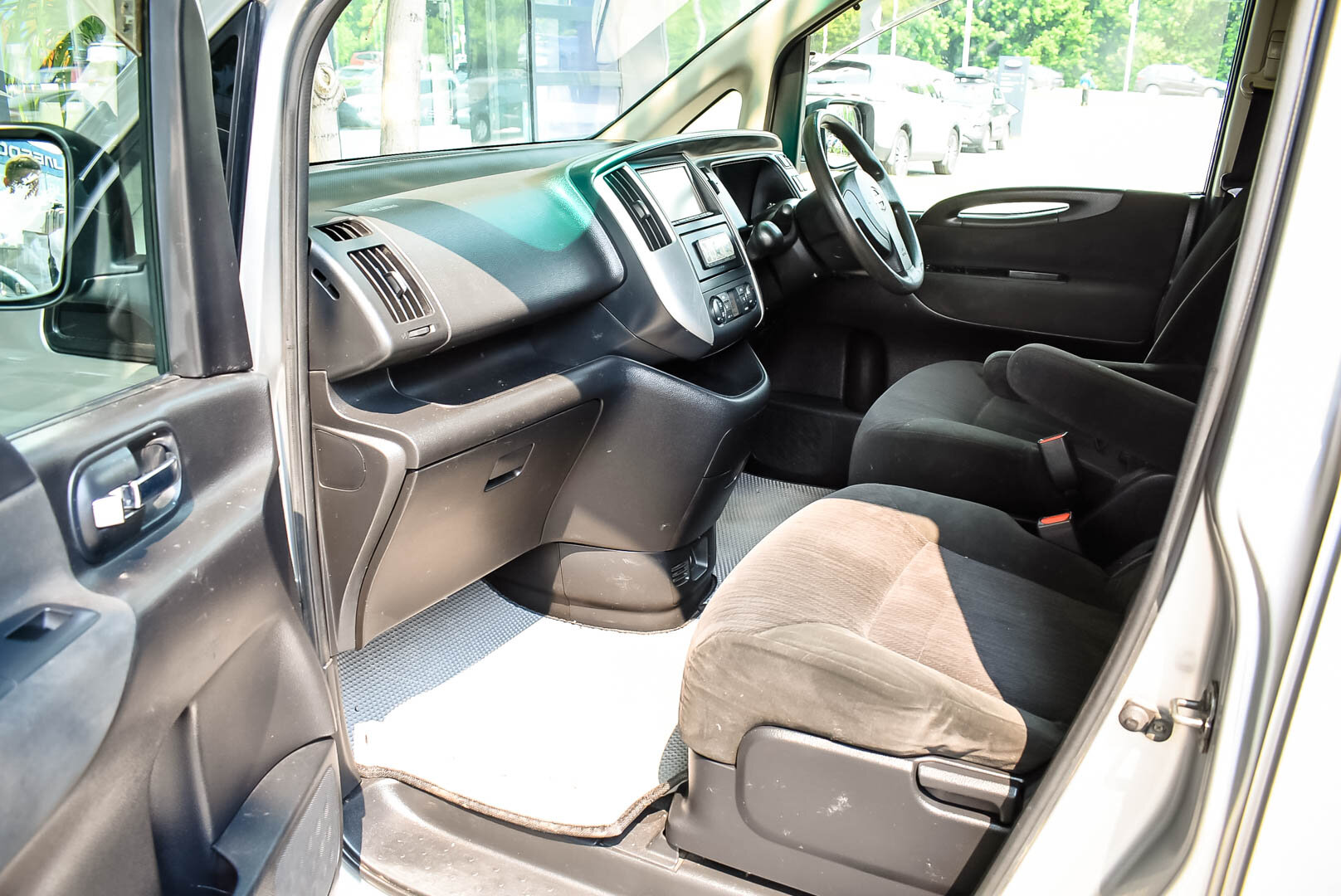 Nissan Serena, III (C25) 2.0 CVT (137 л.с.) 2009