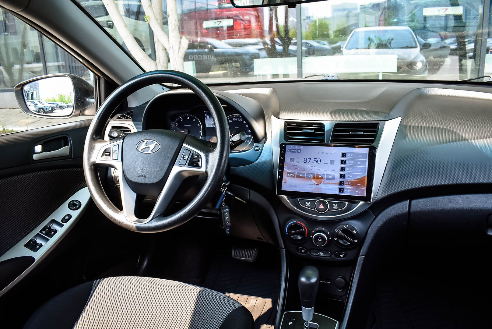 Hyundai Solaris, I 1.6 AT (123 л.с.) 2014