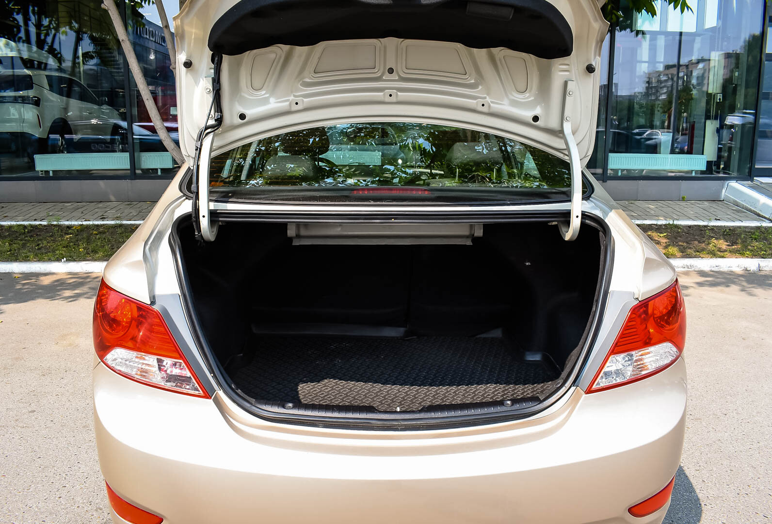 Hyundai Solaris, I 1.6 AT (123 л.с.) 2014