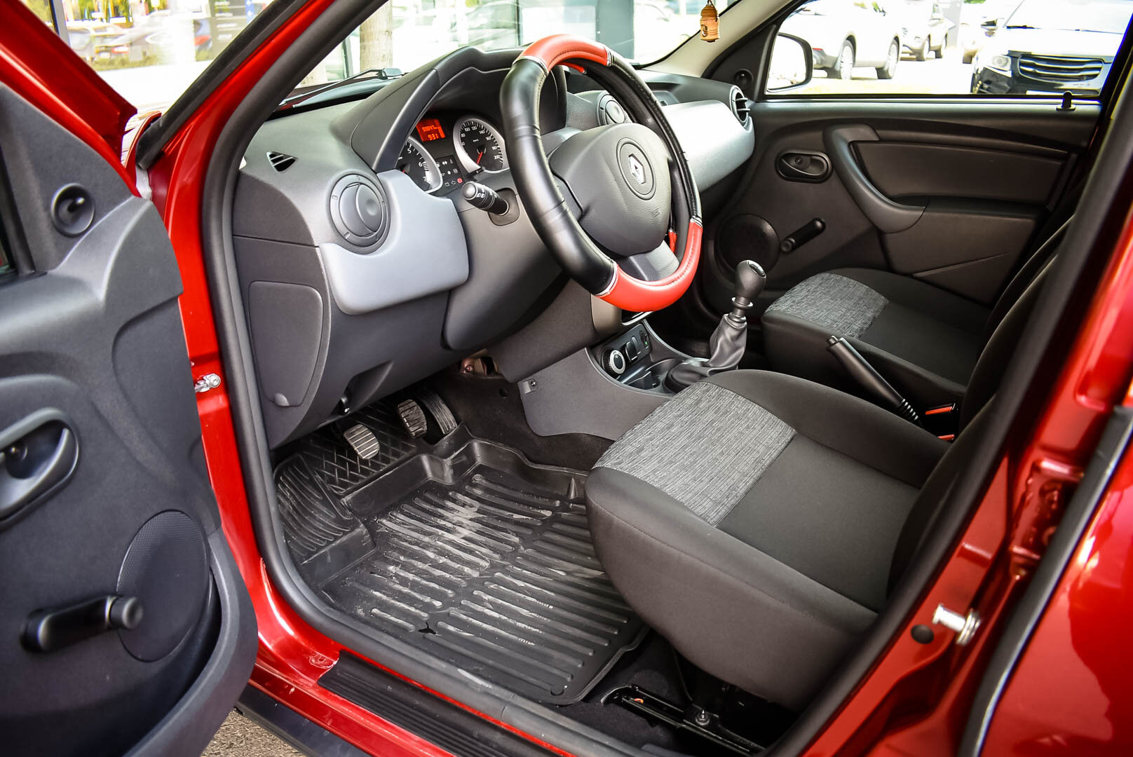 Renault Duster, I 1.6 MT (102 л.с.) 4WD 2014