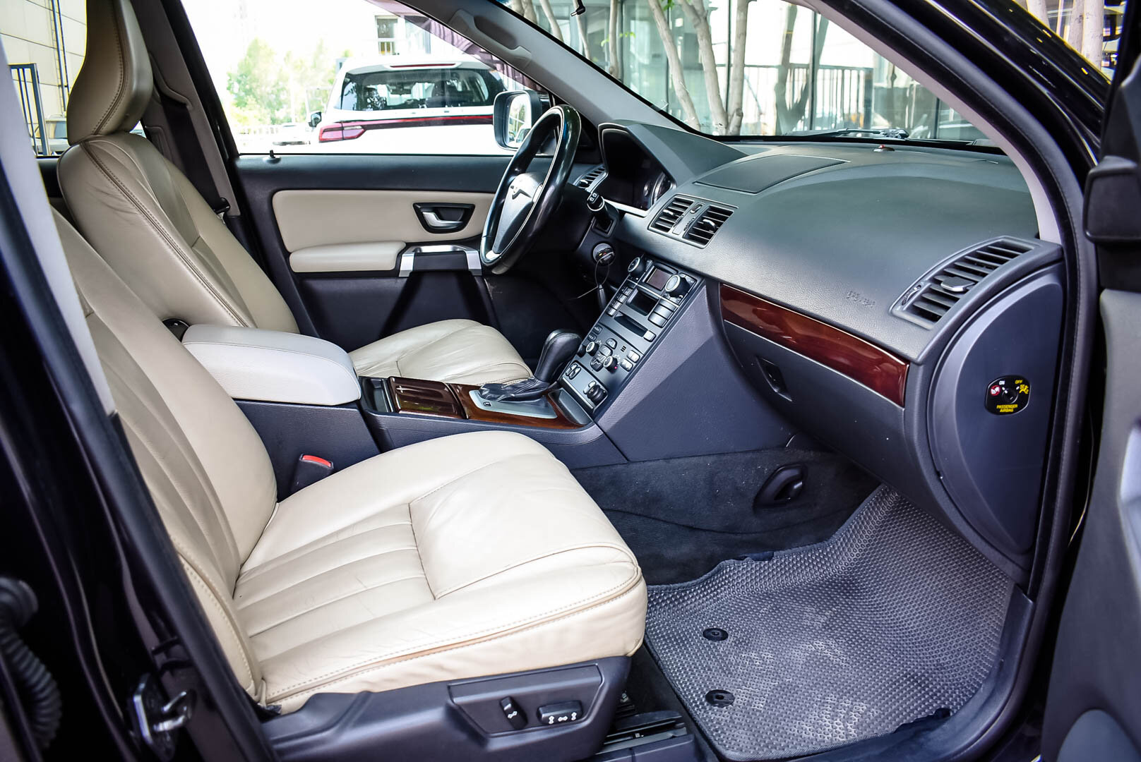 Volvo XC90, I Рестайлинг 2.4d AT (200 л.с.) 4WD 2013