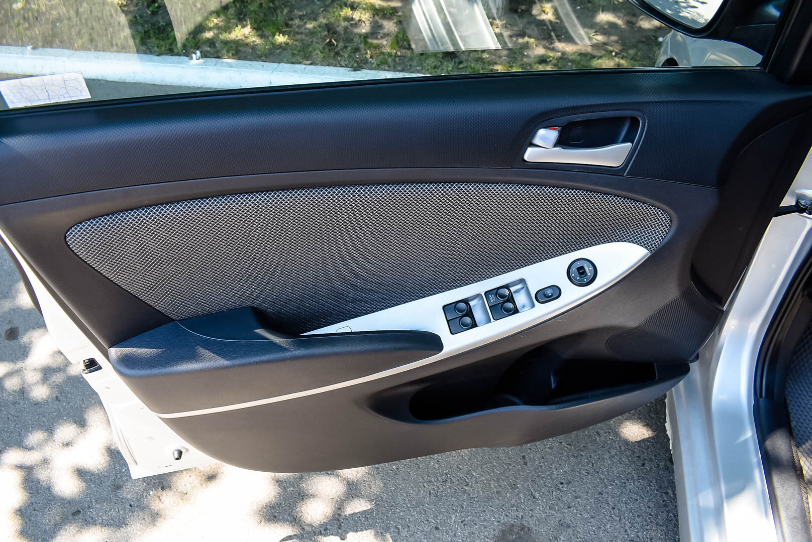 Hyundai Solaris, I 1.4 AT (107 л.с.) 2012