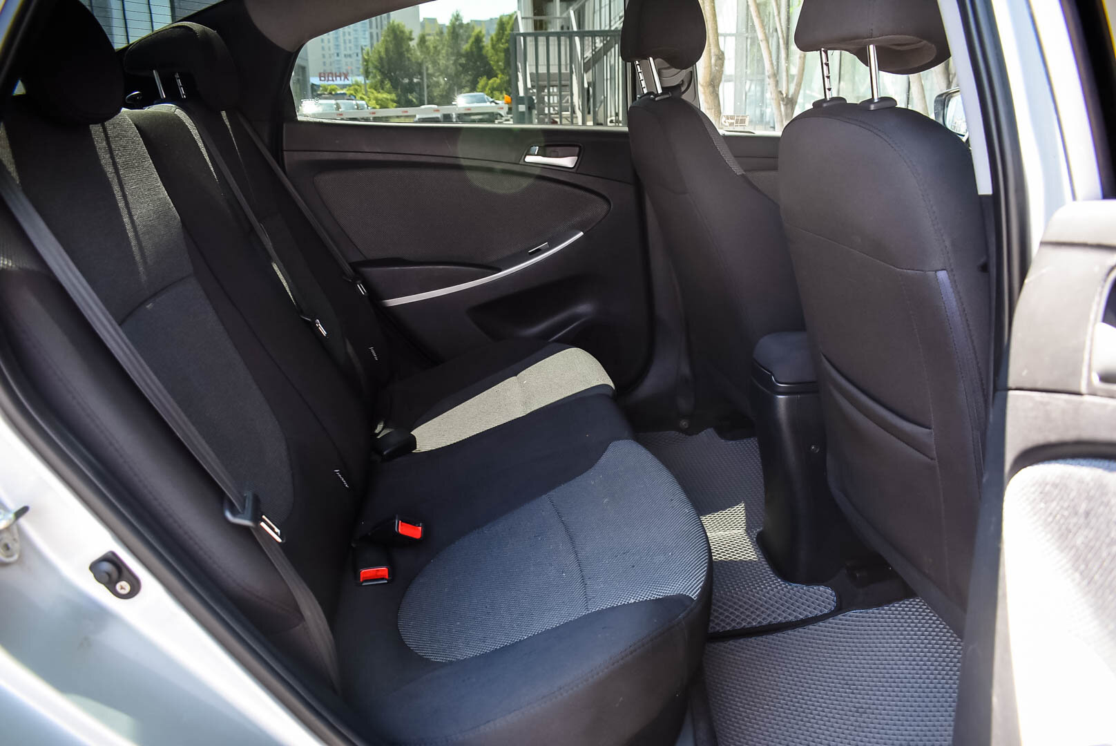 Hyundai Solaris, I 1.4 AT (107 л.с.) 2012
