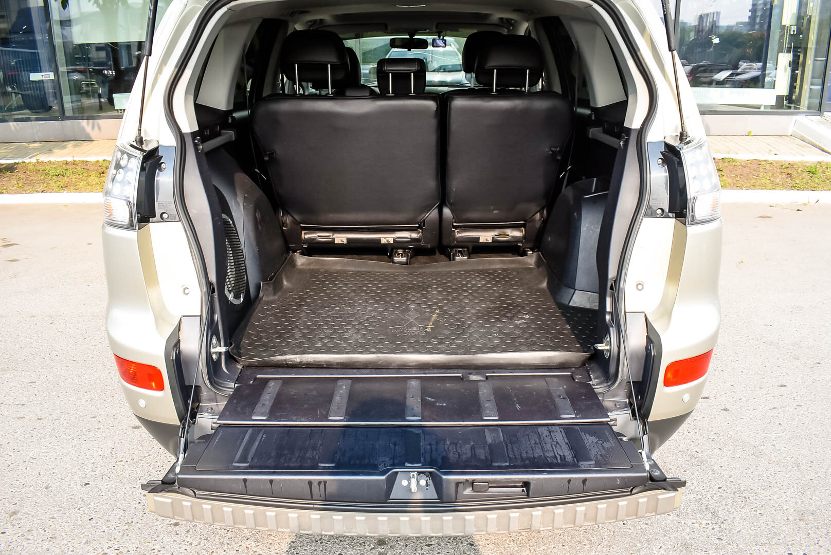 Mitsubishi Outlander, II 3.0 AT (220 л.с.) 4WD 2008