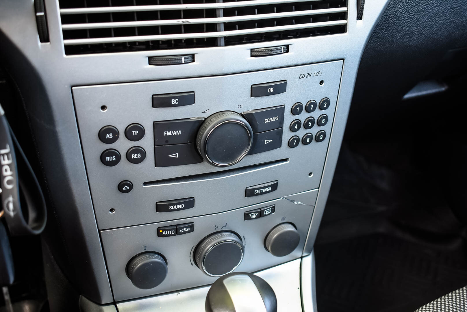 Opel Astra, H Рестайлинг 1.8 AT (140 л.с.) 2012