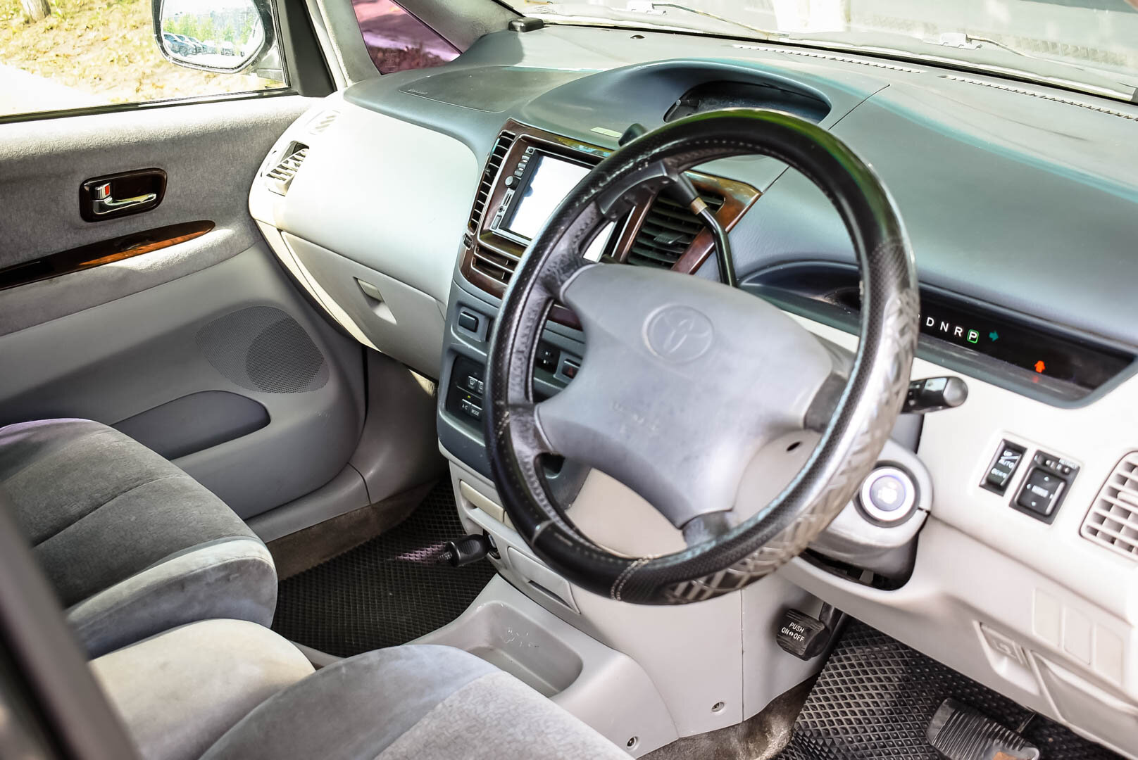 Toyota Nadia, I 2.0 AT (145 л.с.) 2000